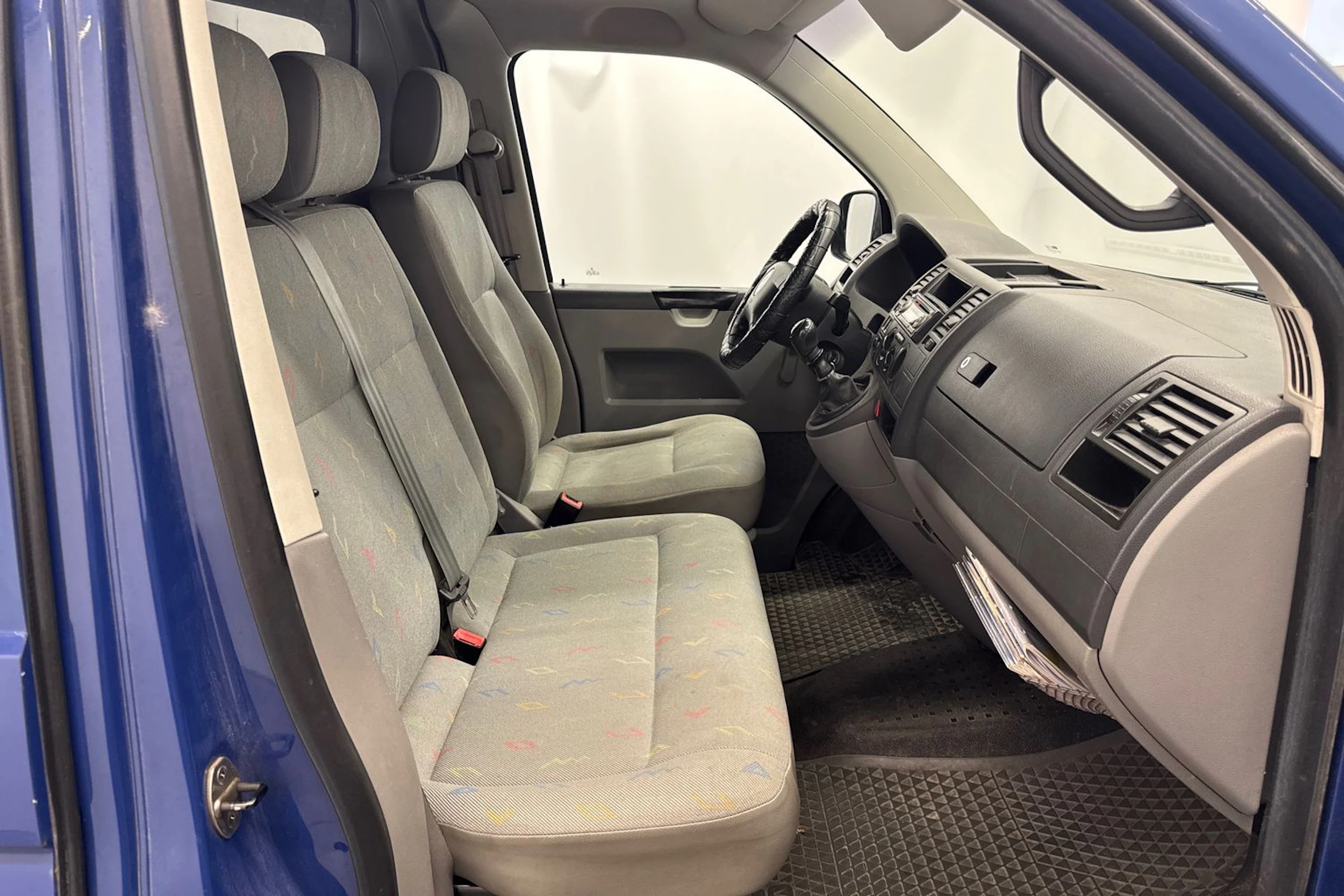 sininen Volkswagen Transporter 2004 kuva 12.