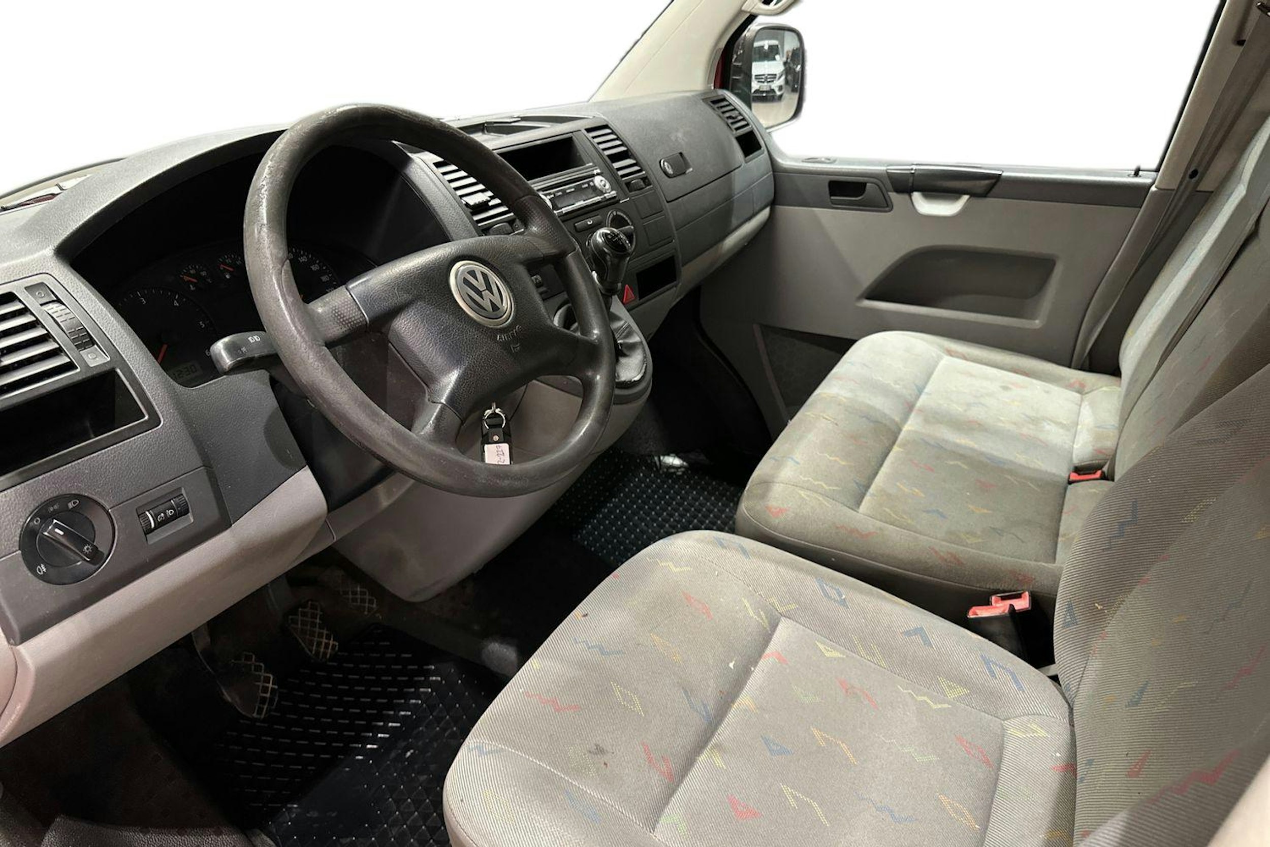 Punainen Volkswagen TRANSPORTER 2004 kuva 6.