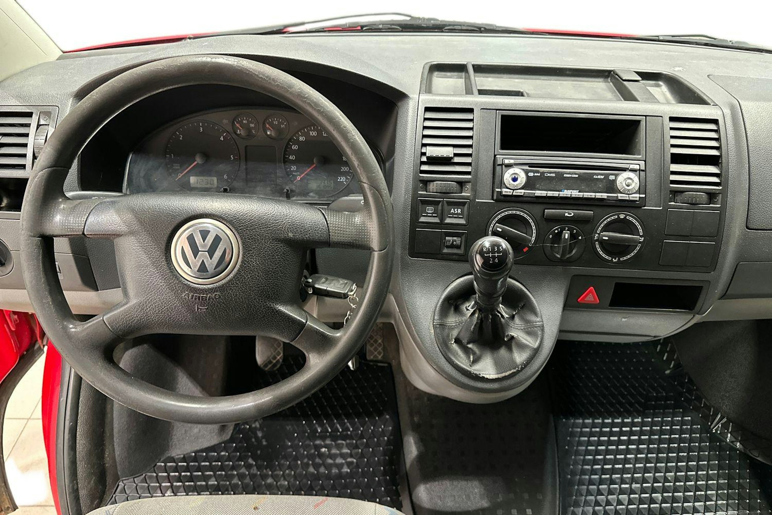 Punainen Volkswagen TRANSPORTER 2004 kuva 7.