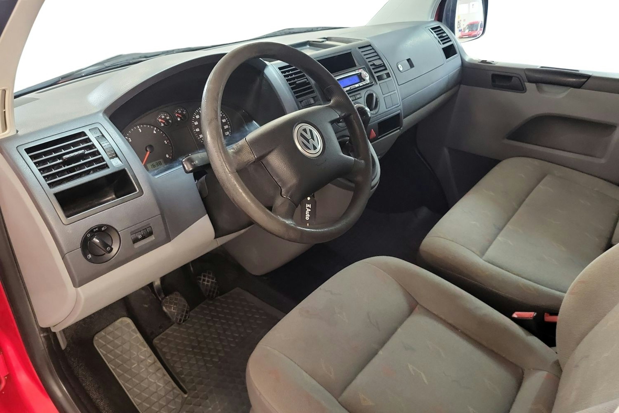 punainen Volkswagen Transporter 2005 kuva 7.
