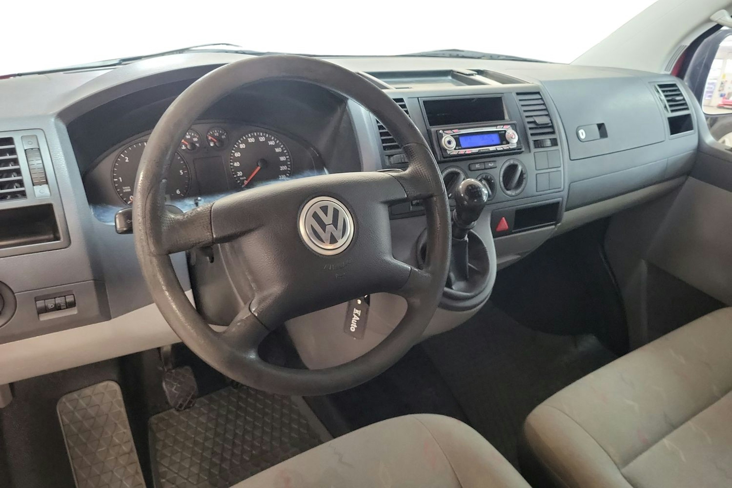punainen Volkswagen Transporter 2005 kuva 9.