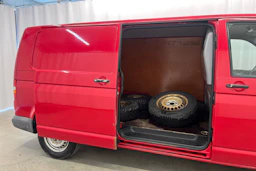 punainen Volkswagen Transporter 2005 kuva 17.