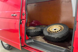 punainen Volkswagen Transporter 2005 kuva 18.