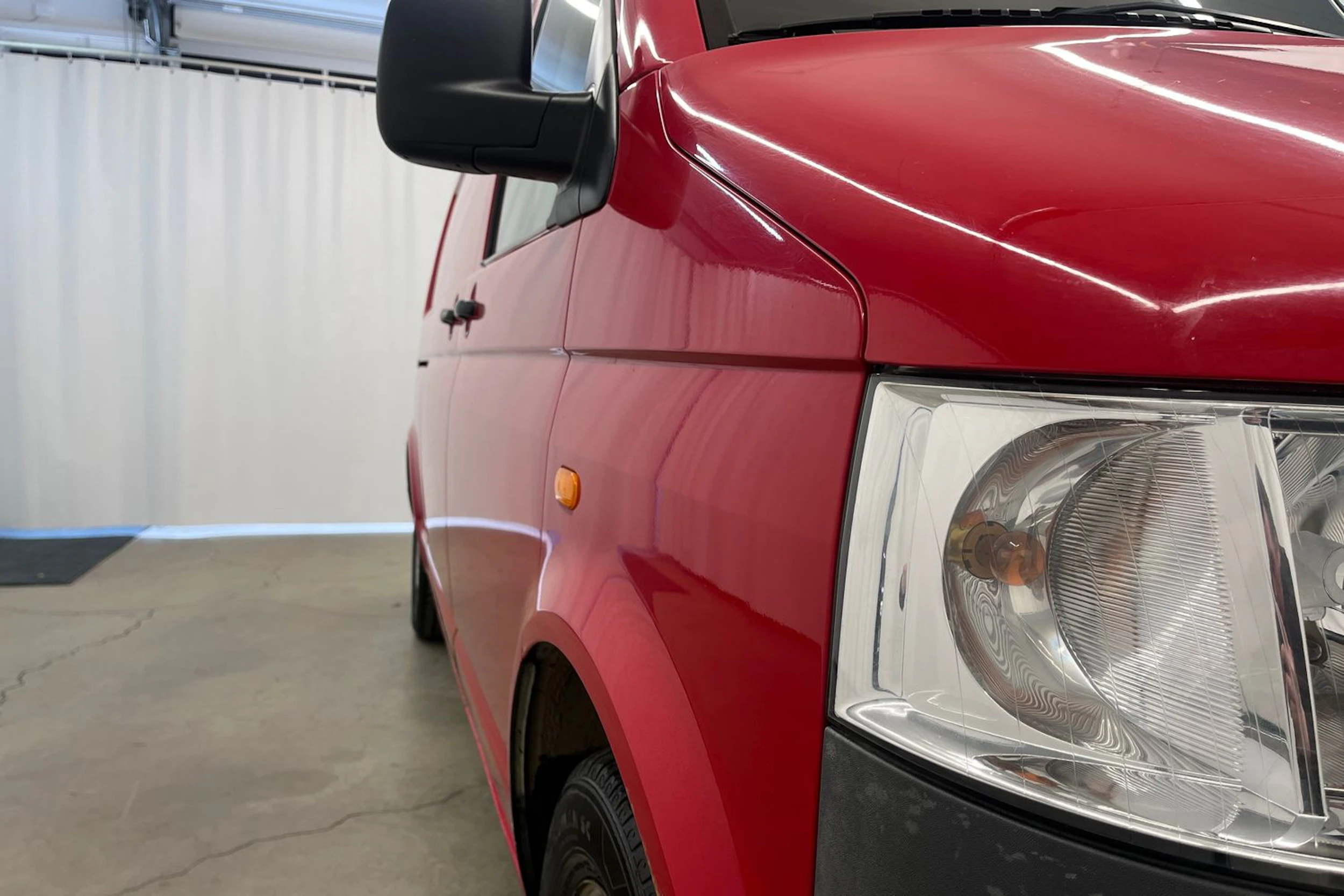 punainen Volkswagen Transporter 2005 kuva 20.