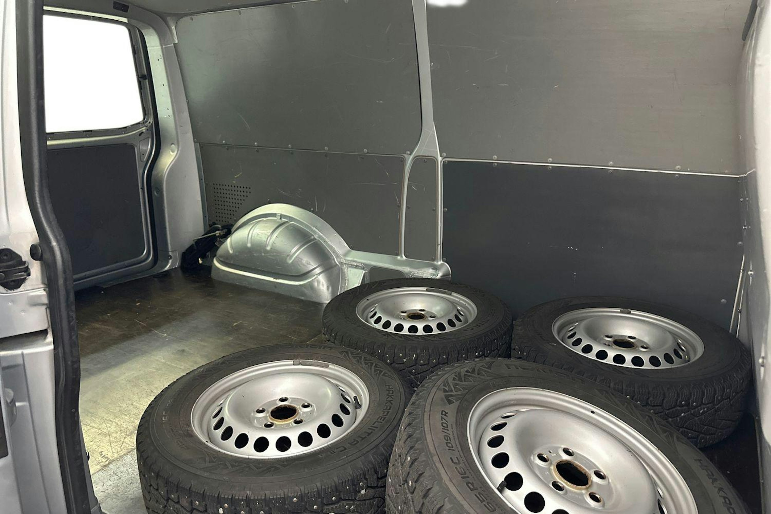 harmaa Volkswagen Transporter 2005 kuva 10.