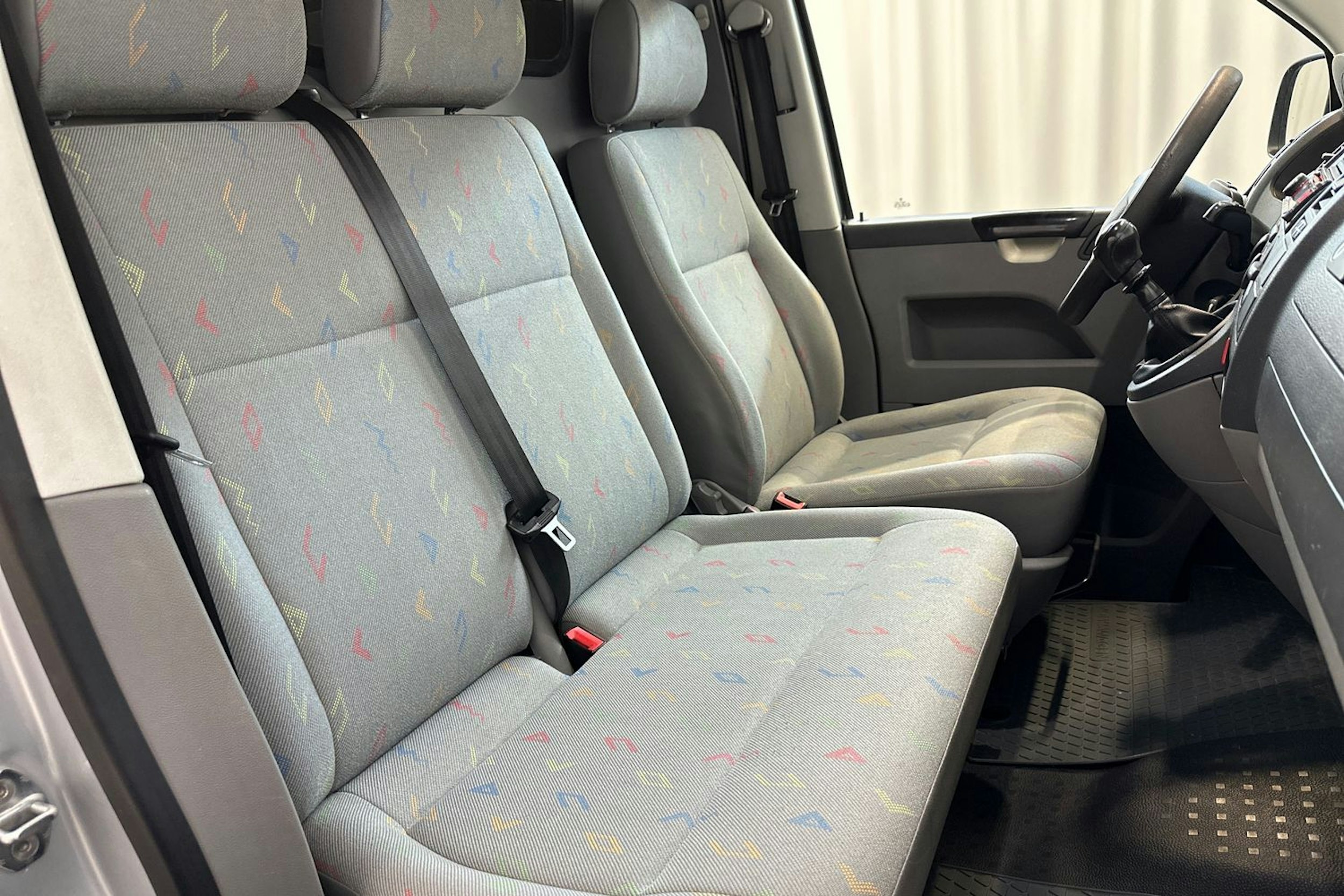 harmaa Volkswagen Transporter 2005 kuva 19.