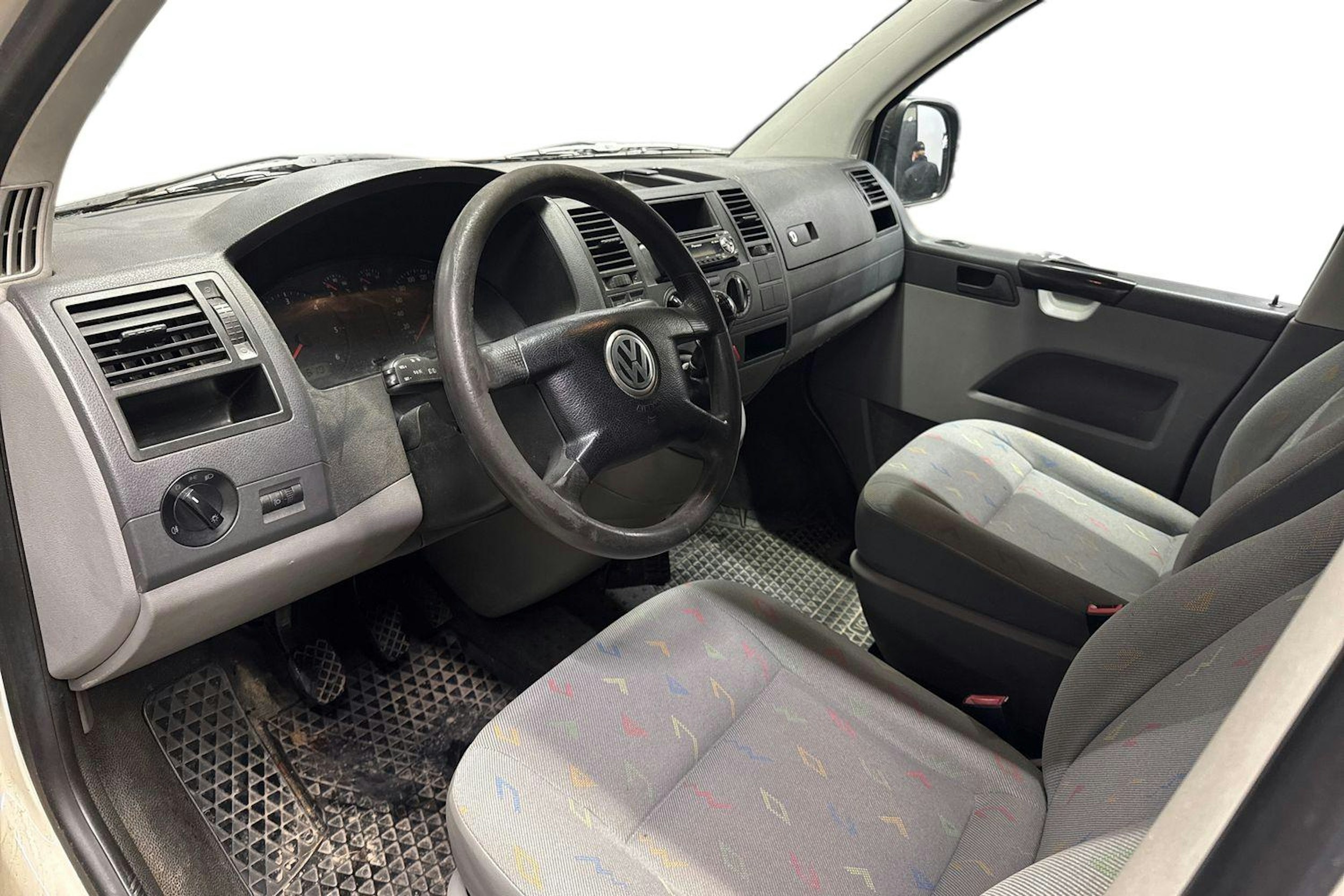 valkoinen Volkswagen Transporter 2005 kuva 3.