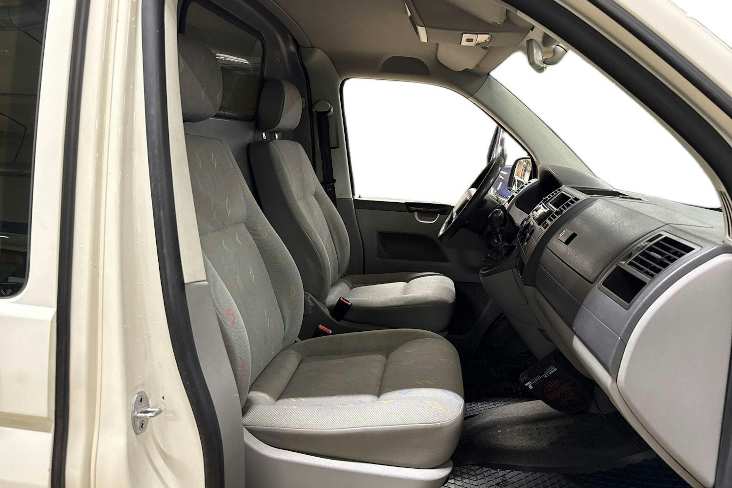 Valkoinen Volkswagen TRANSPORTER 2005 kuva 8.