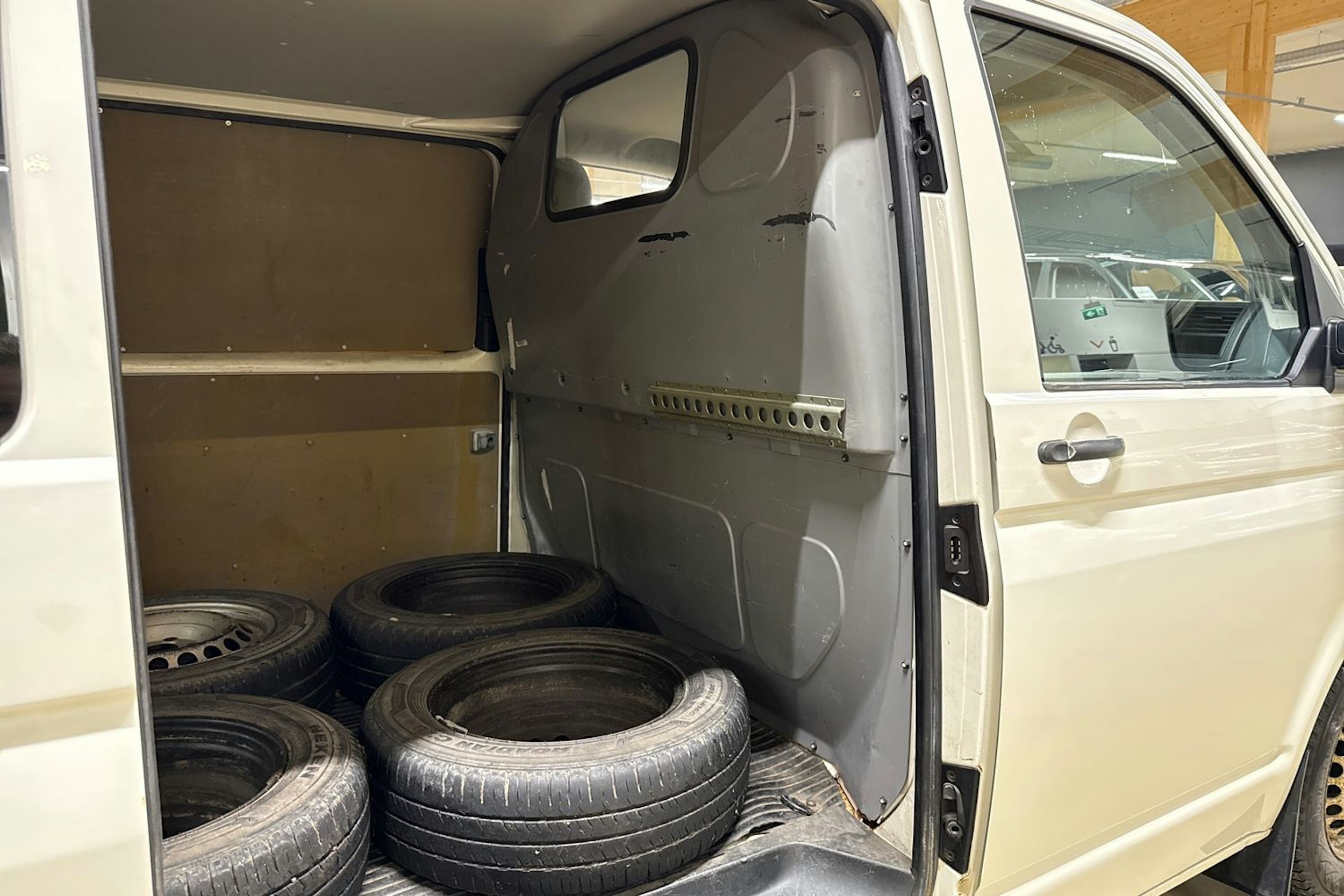 Valkoinen Volkswagen TRANSPORTER 2005 kuva 18.