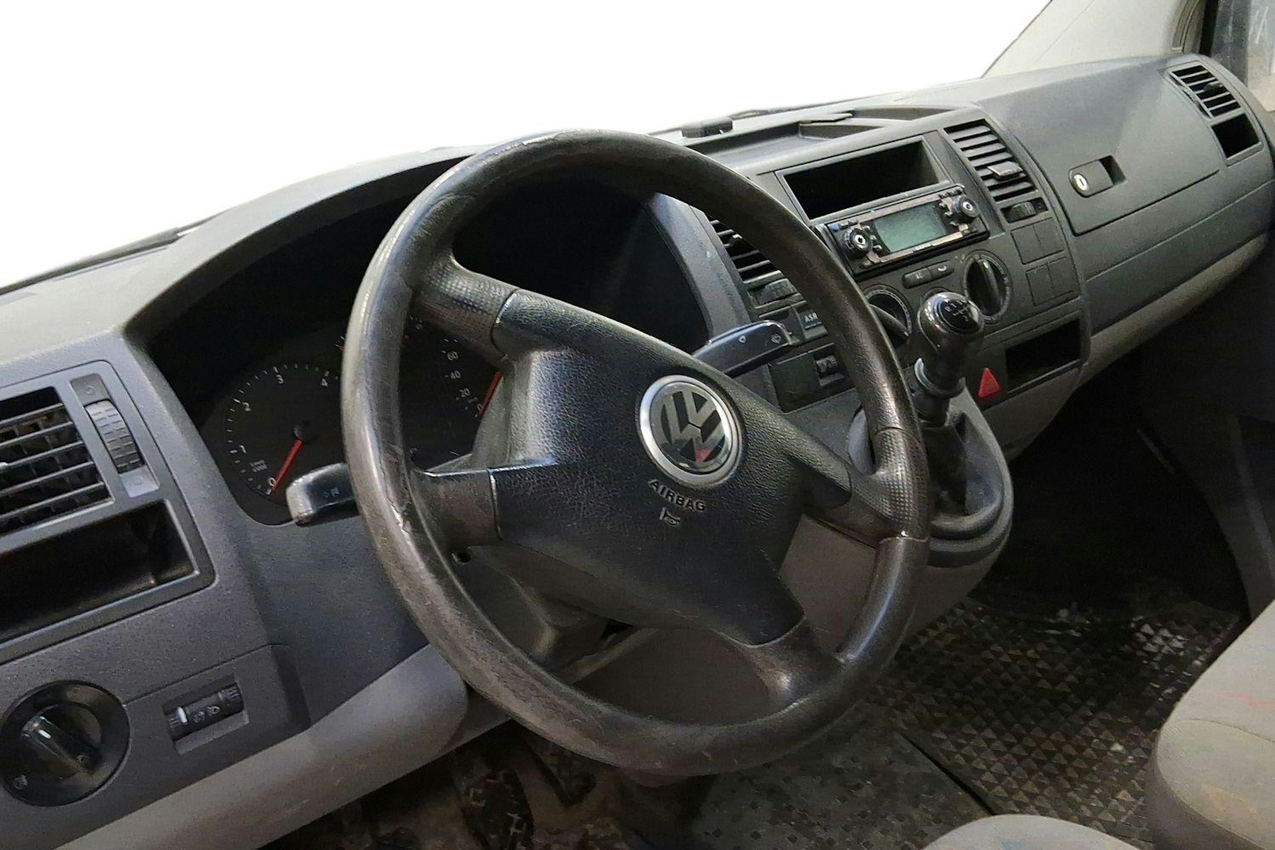 valkoinen Volkswagen Transporter 2005 kuva 3.