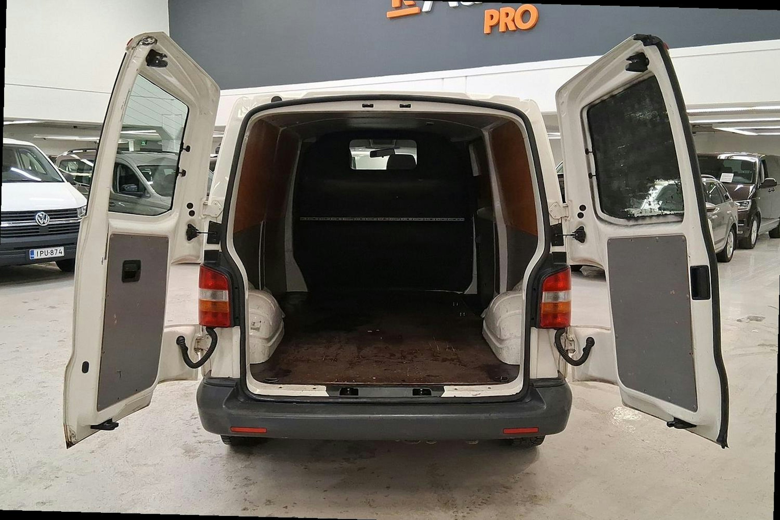 valkoinen Volkswagen Transporter 2006 kuva 11.