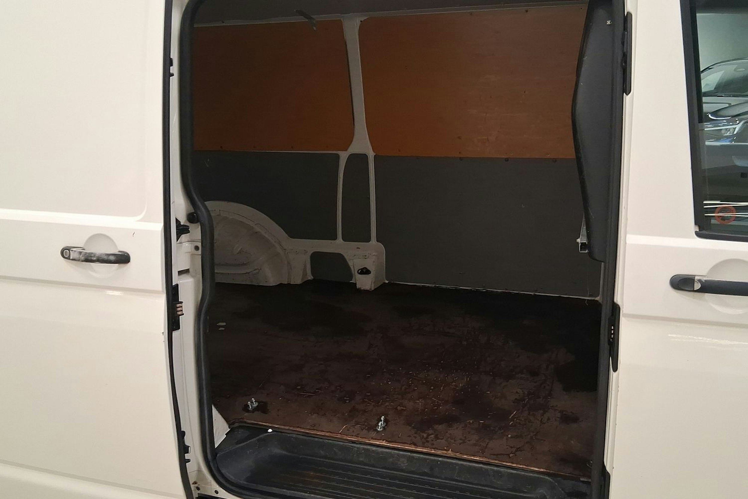 valkoinen Volkswagen Transporter 2006 kuva 13.