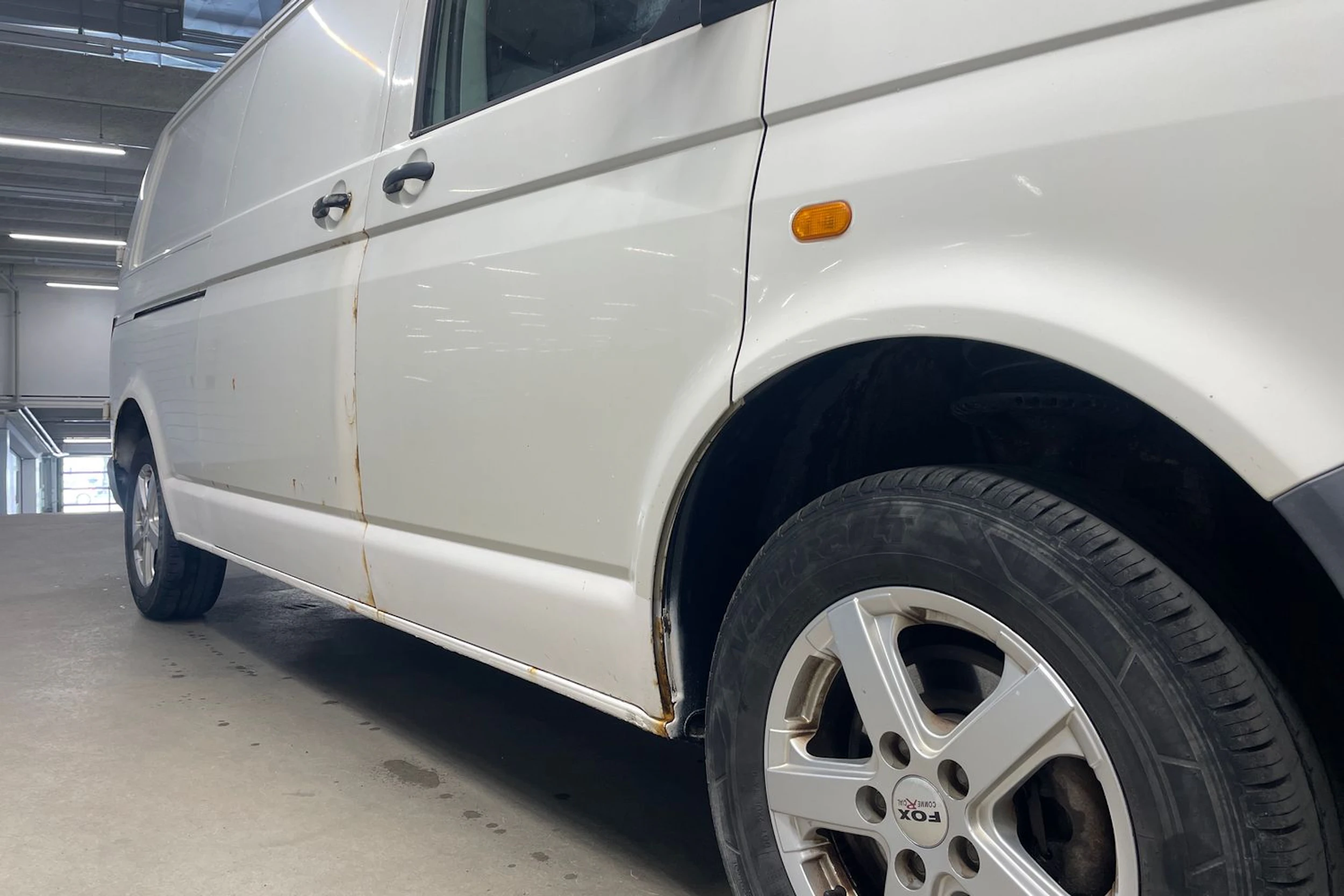 valkoinen Volkswagen Transporter 2006 kuva 28.