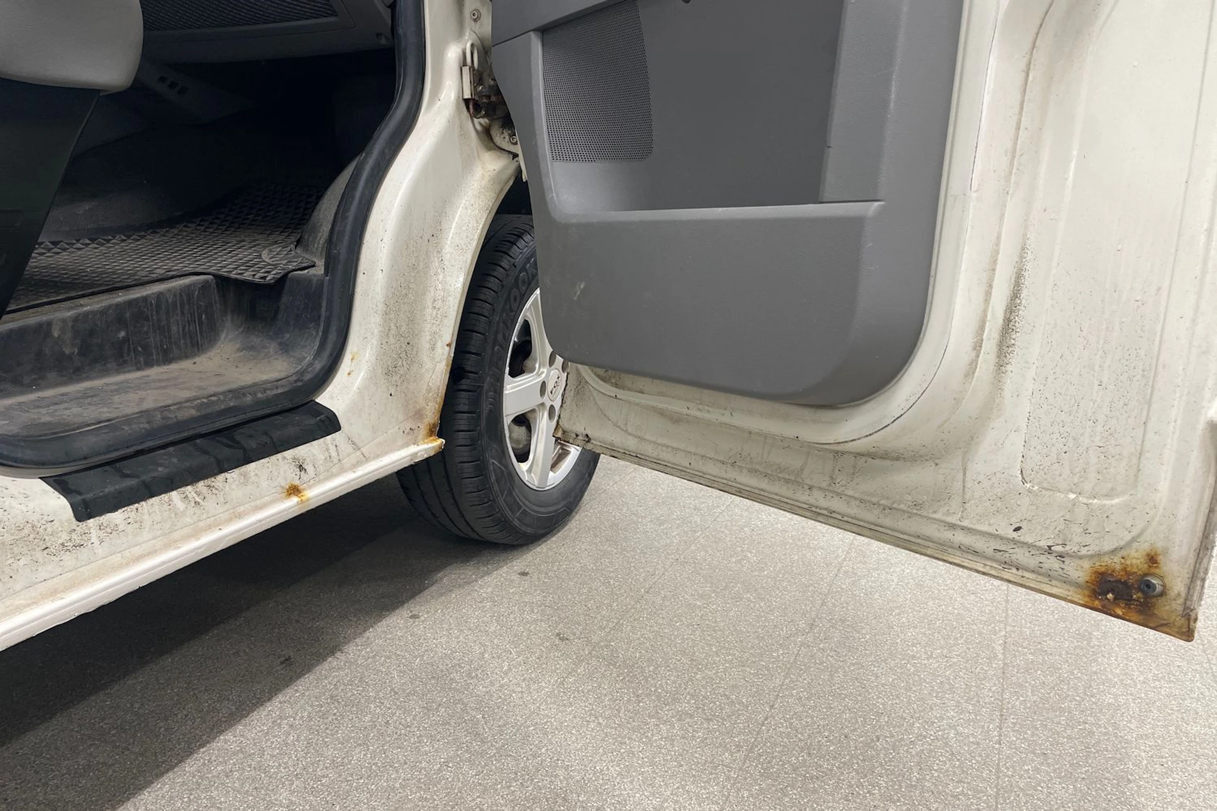 valkoinen Volkswagen Transporter 2006 kuva 30.