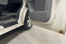 valkoinen Volkswagen Transporter 2006 kuva 30.