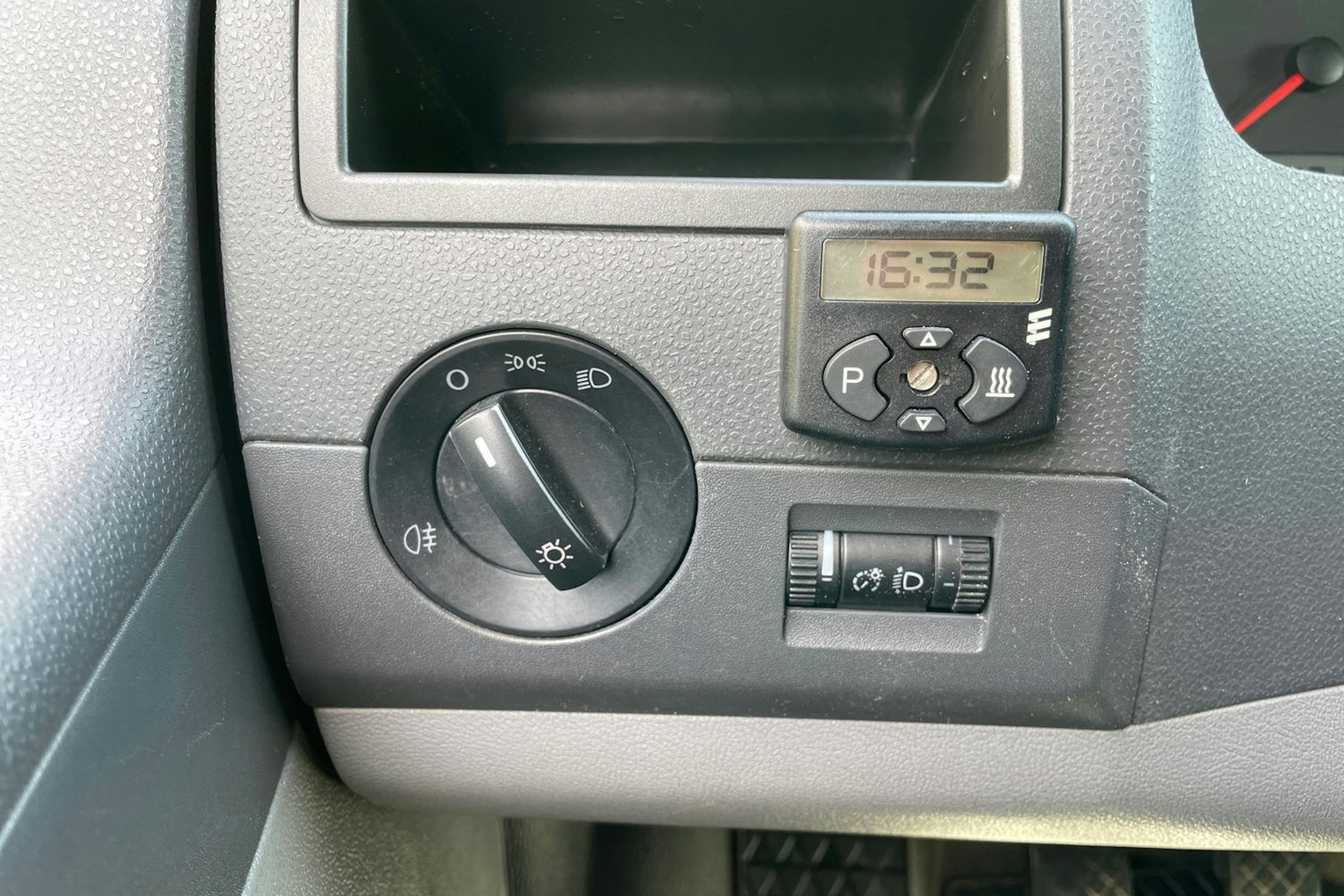 Harmaa Volkswagen TRANSPORTER 2006 kuva 17.