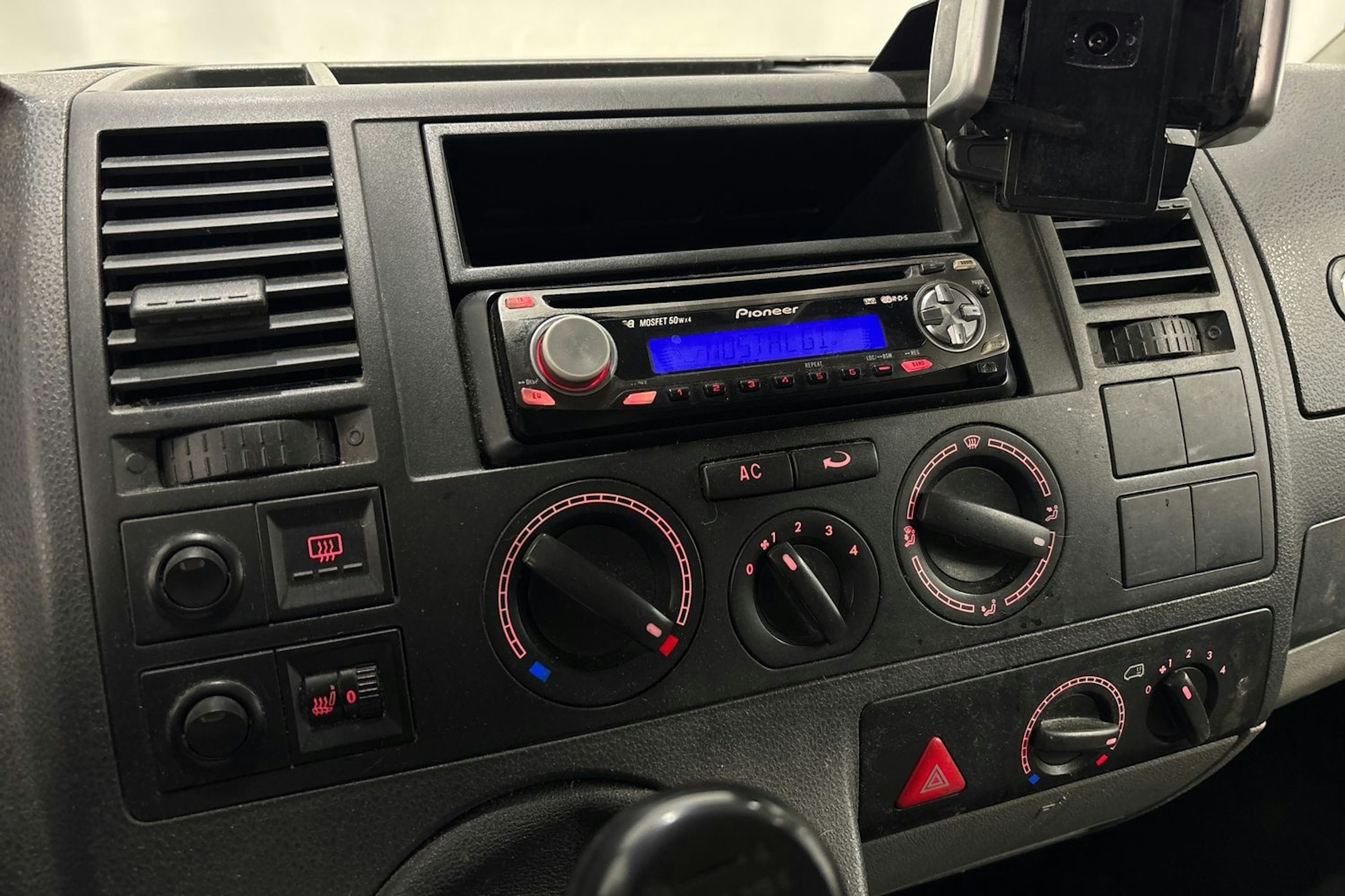 valkoinen Volkswagen Transporter 2006 kuva 16.