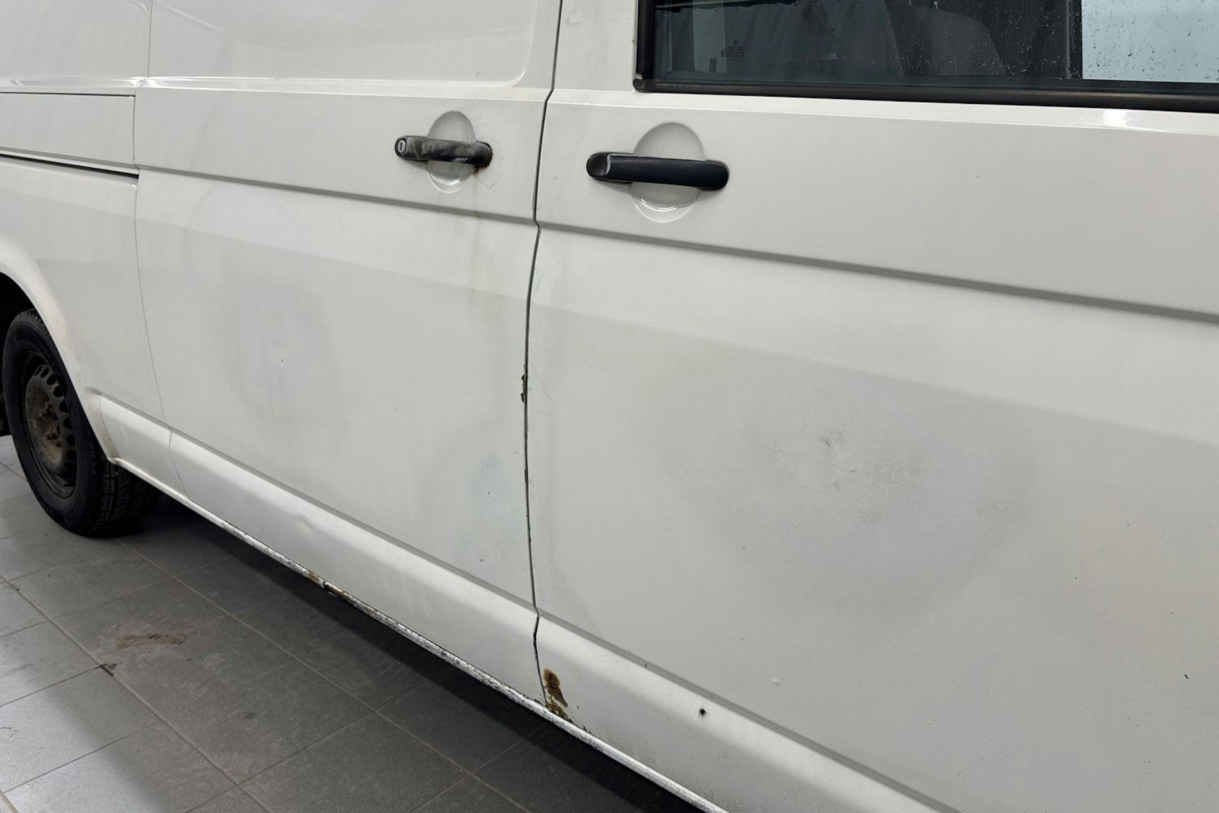 valkoinen Volkswagen Transporter 2006 kuva 20.