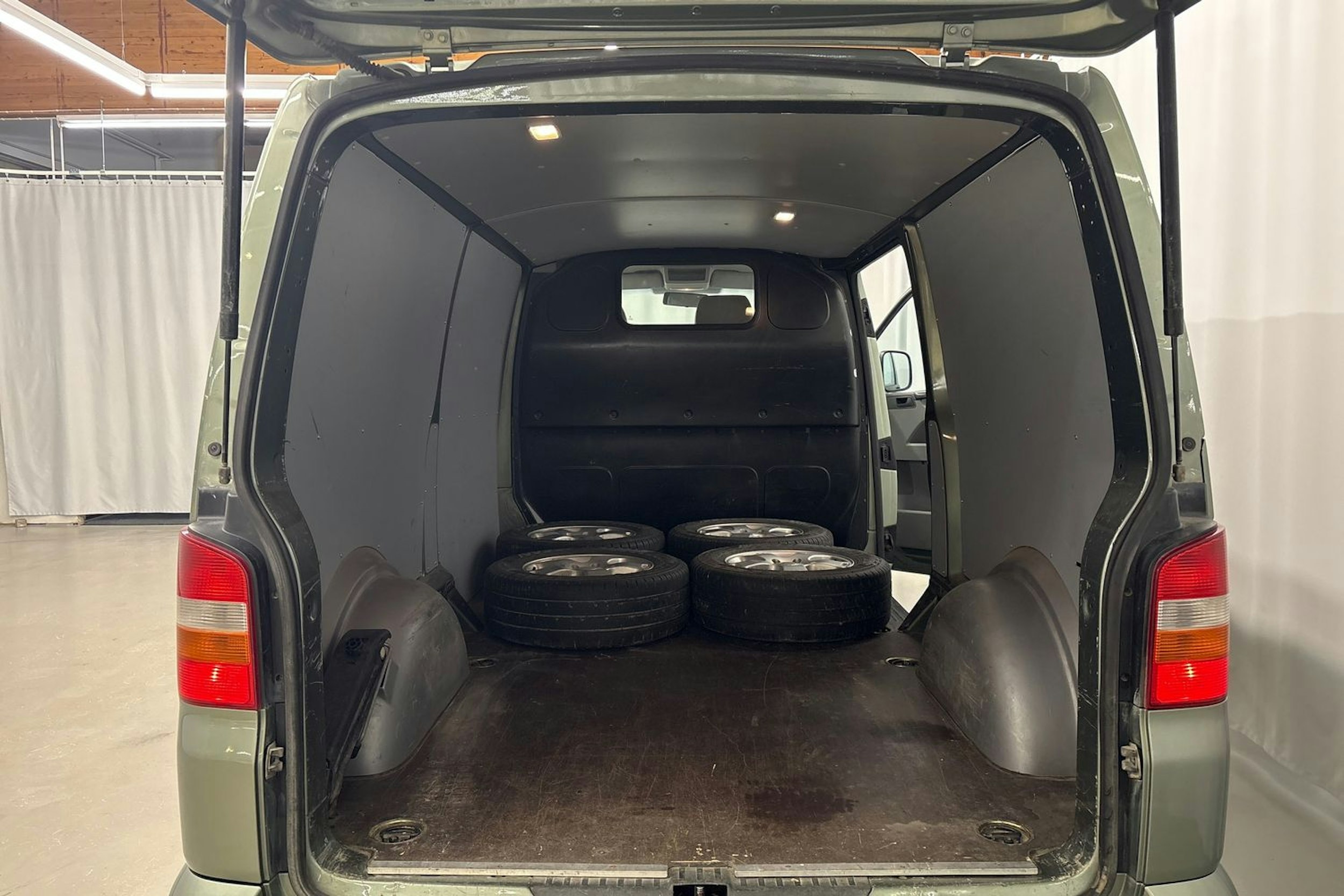 vihreä Volkswagen Transporter 2006 kuva 21.