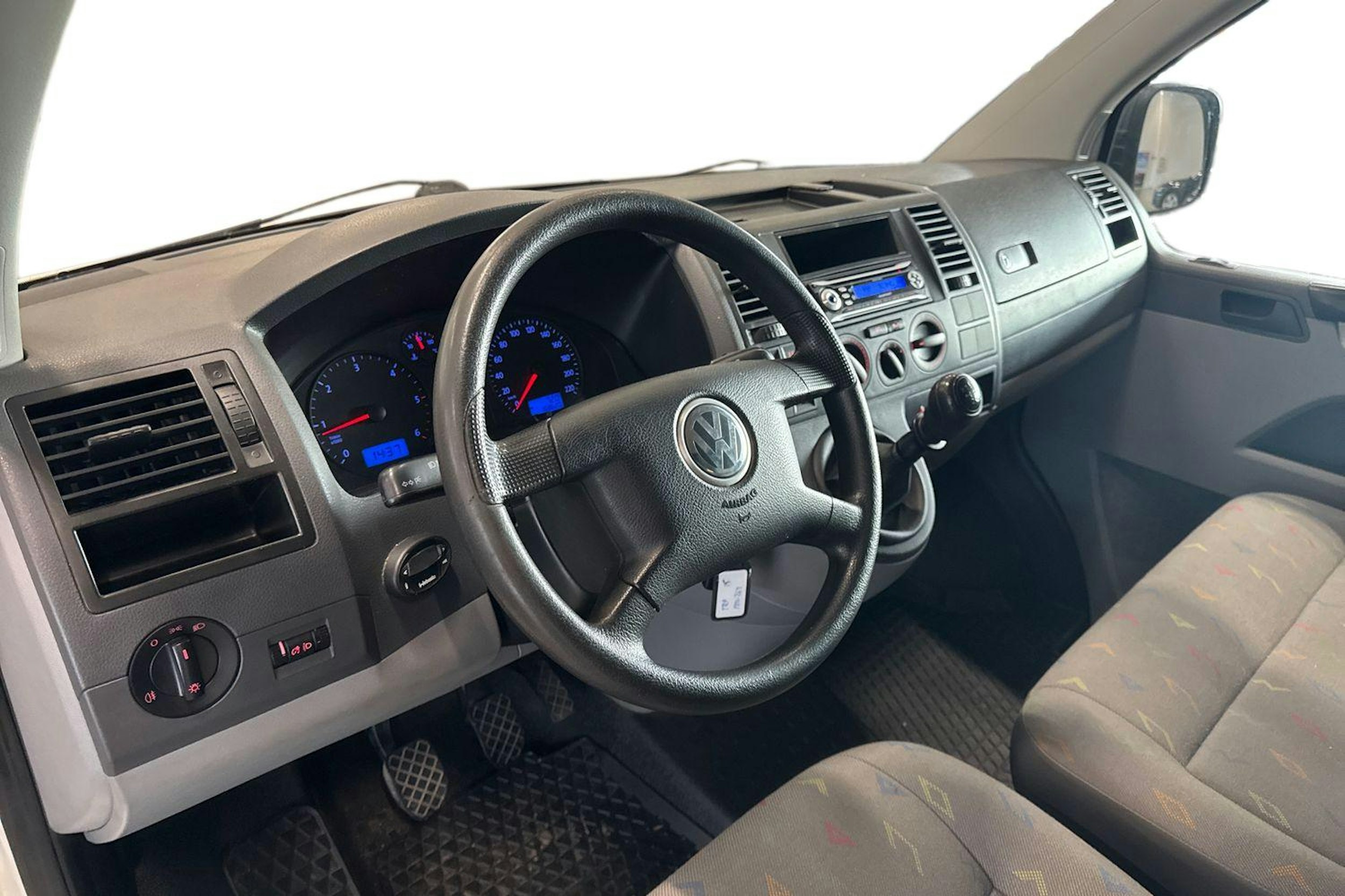 valkoinen Volkswagen Transporter 2006 kuva 7.