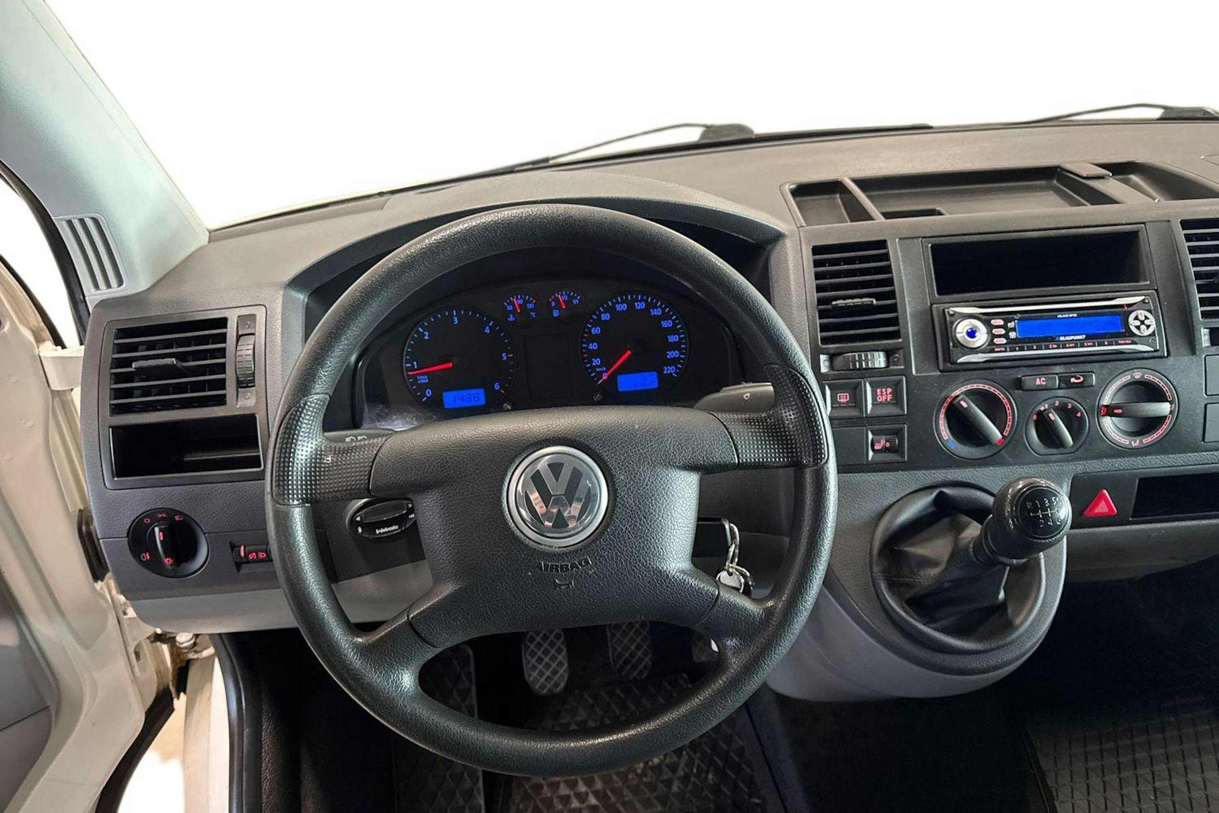 valkoinen Volkswagen Transporter 2006 kuva 9.