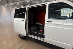 valkoinen Volkswagen Transporter 2006 kuva 14.