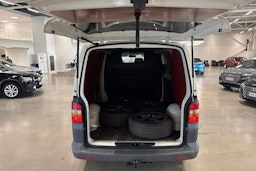 valkoinen Volkswagen Transporter 2006 kuva 16.