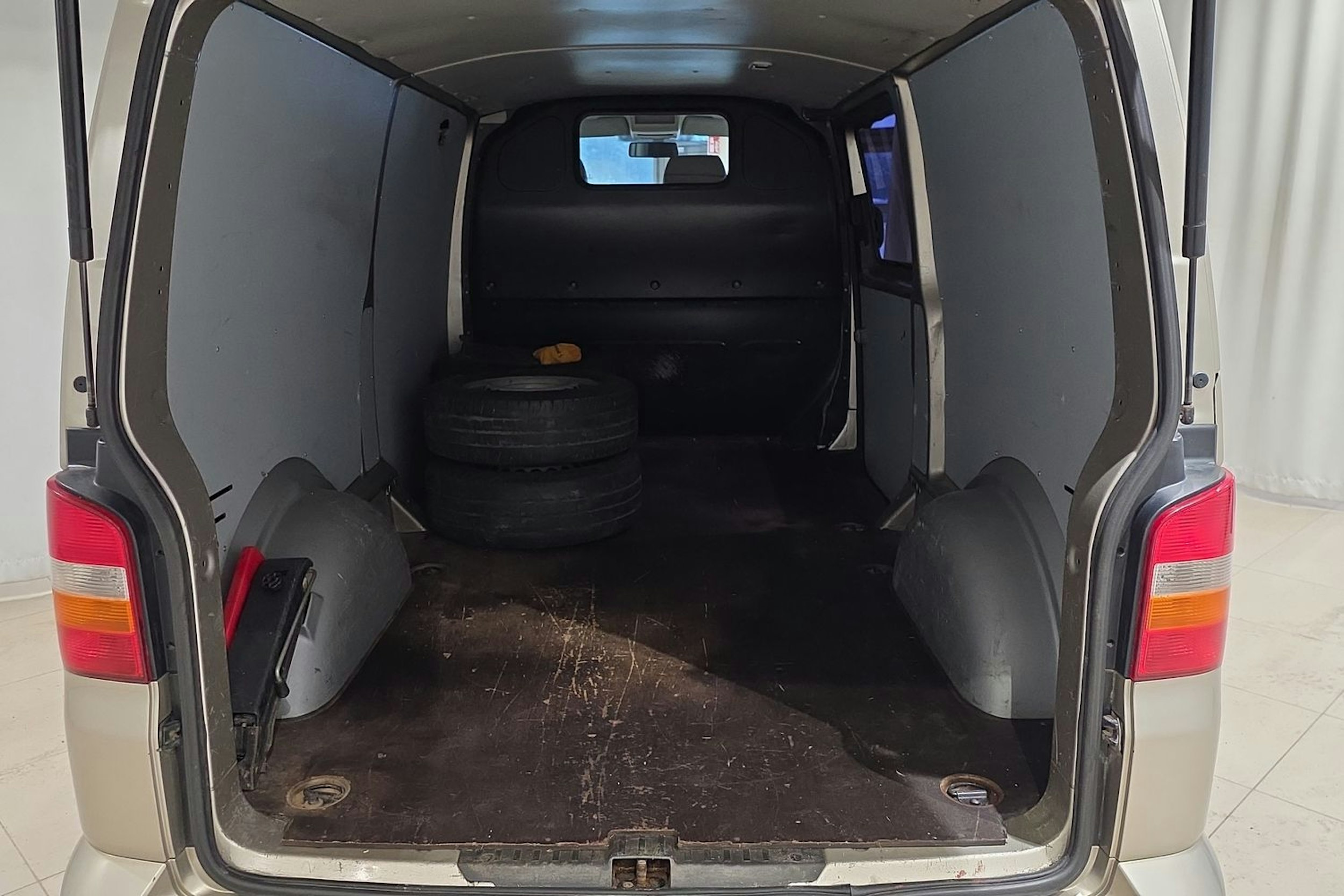 met. ruskea (beige) Volkswagen Transporter 2008 kuva 17.