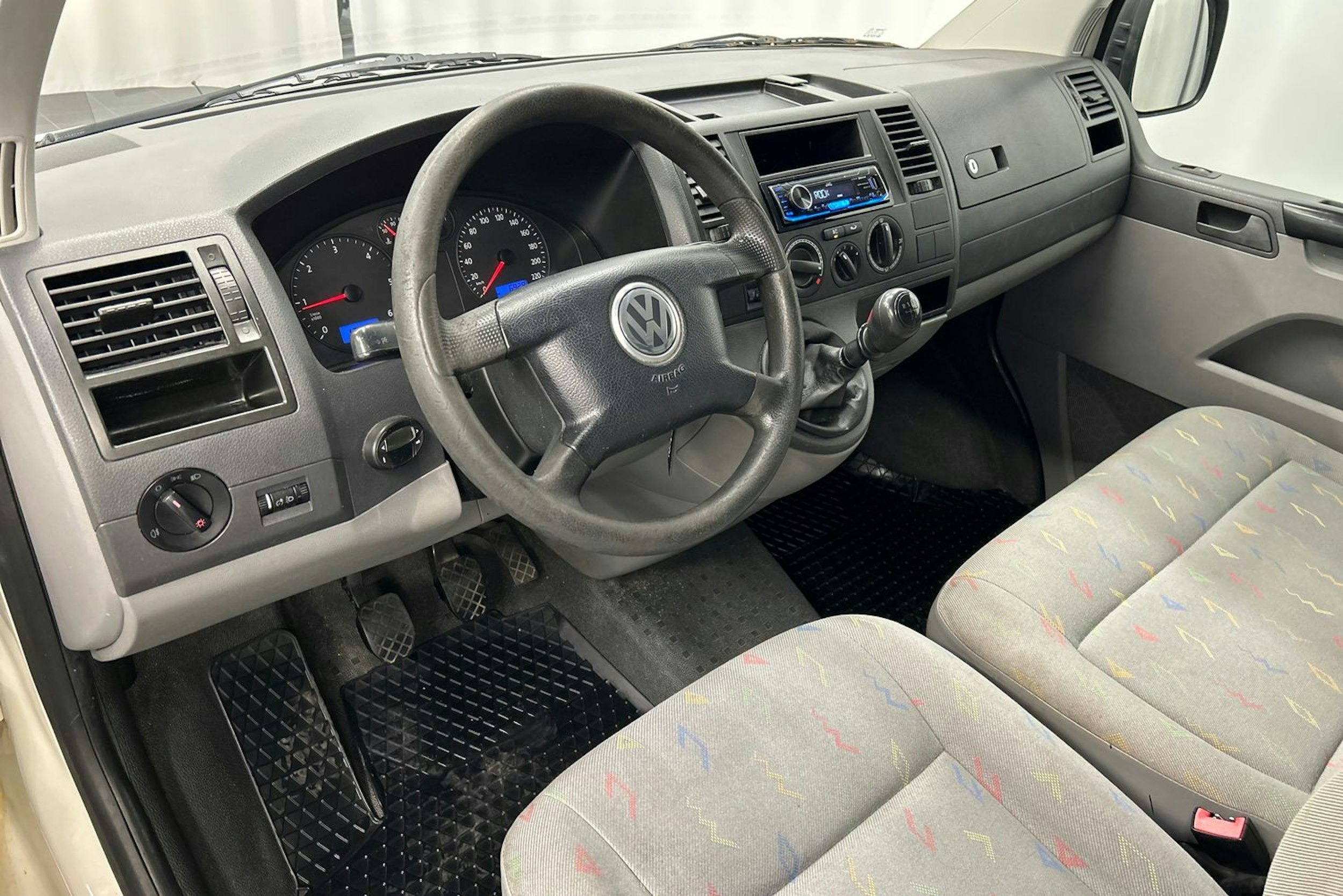 valkoinen Volkswagen Transporter 2007 kuva 6.