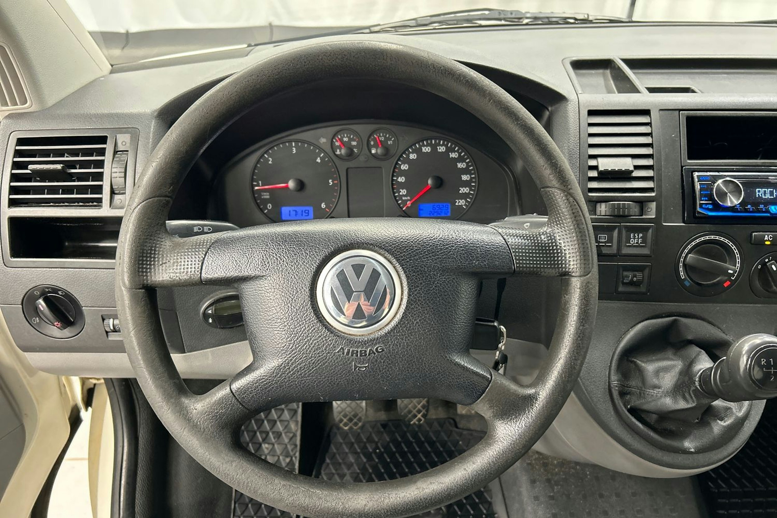 valkoinen Volkswagen Transporter 2007 kuva 7.