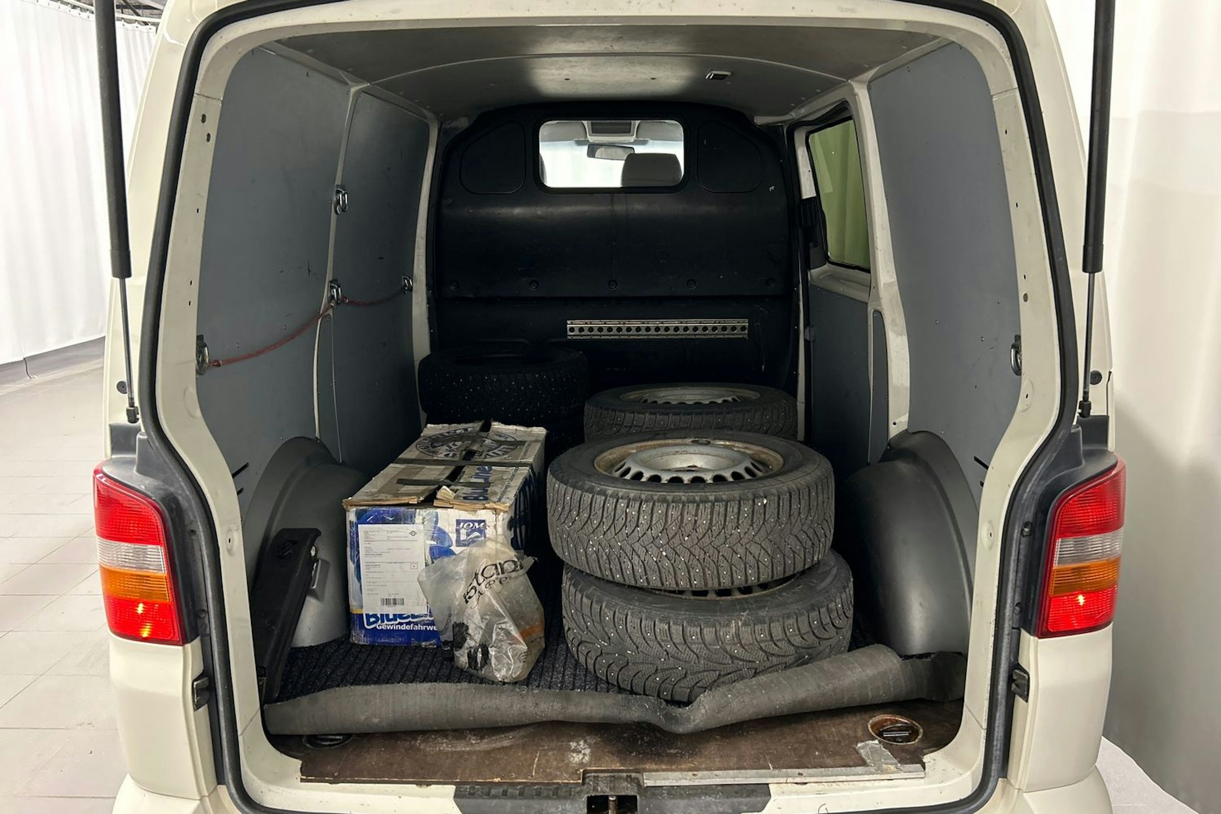 valkoinen Volkswagen Transporter 2007 kuva 8.