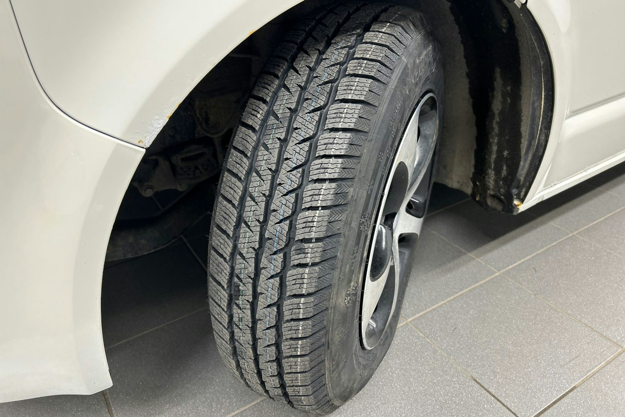 valkoinen Volkswagen Transporter 2007 kuva 10.