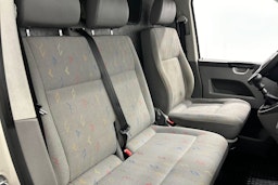 valkoinen Volkswagen Transporter 2007 kuva 13.