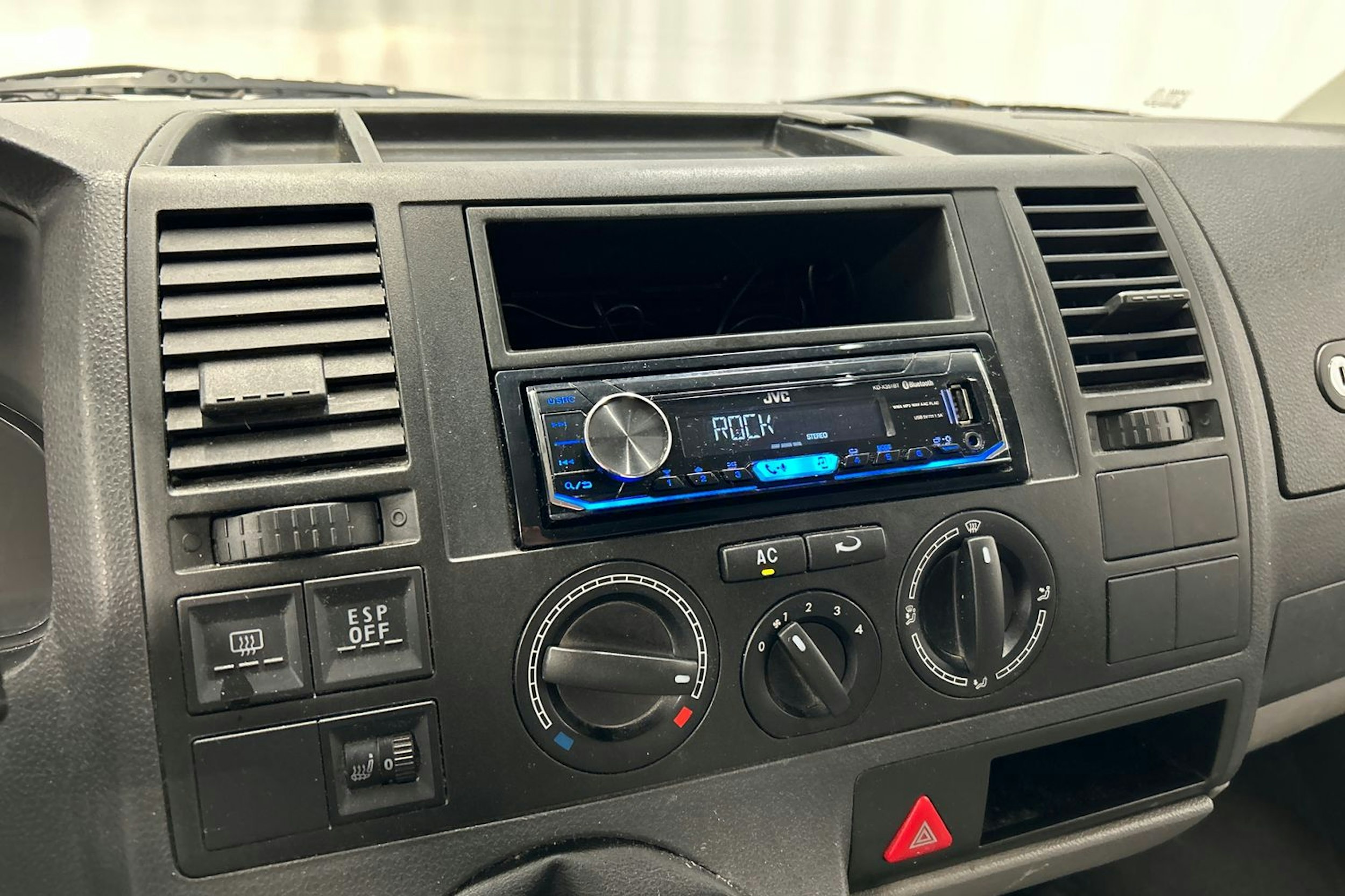 valkoinen Volkswagen Transporter 2007 kuva 15.