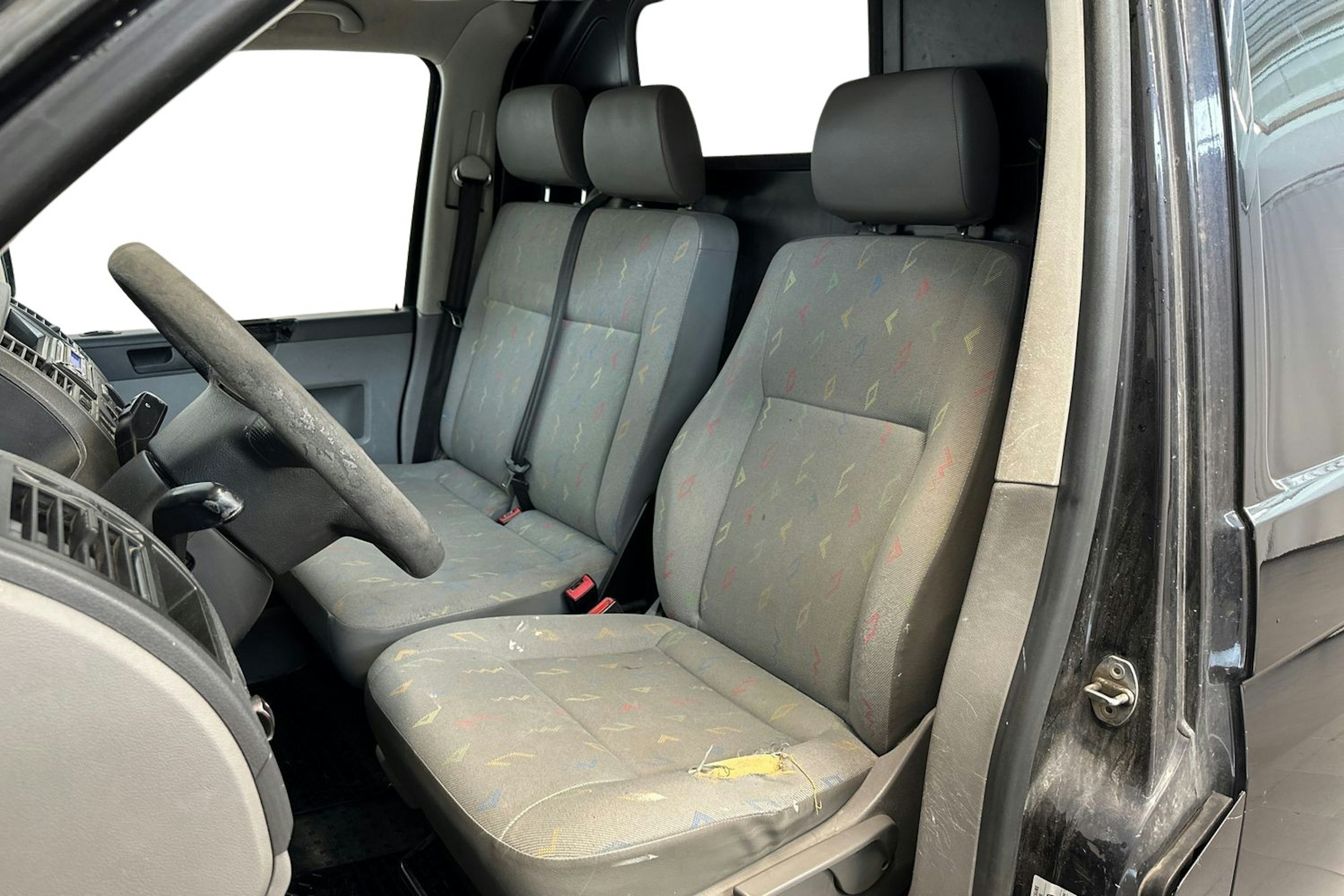 Musta Volkswagen Transporter 2007 kuva 8.