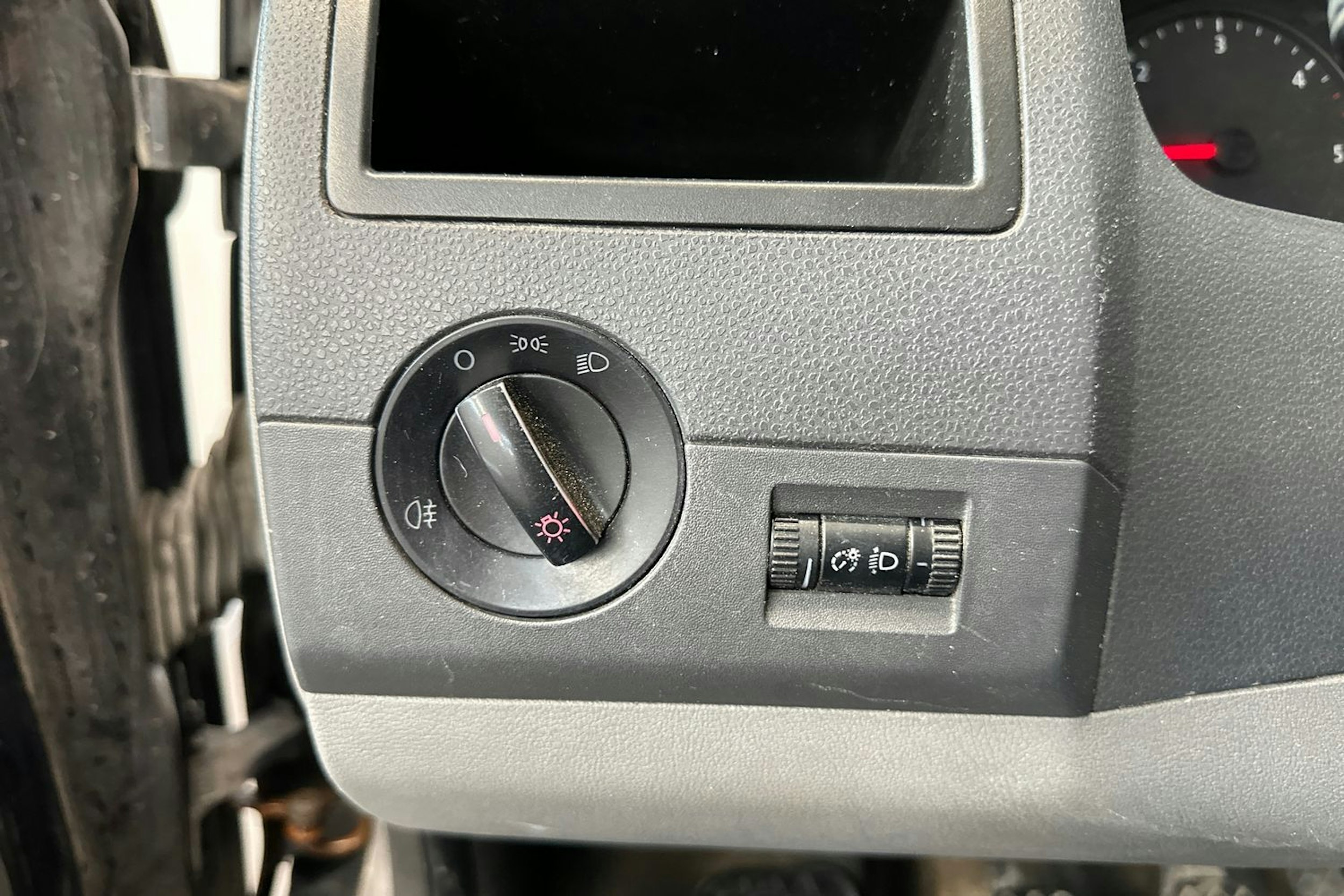 Musta Volkswagen Transporter 2007 kuva 14.