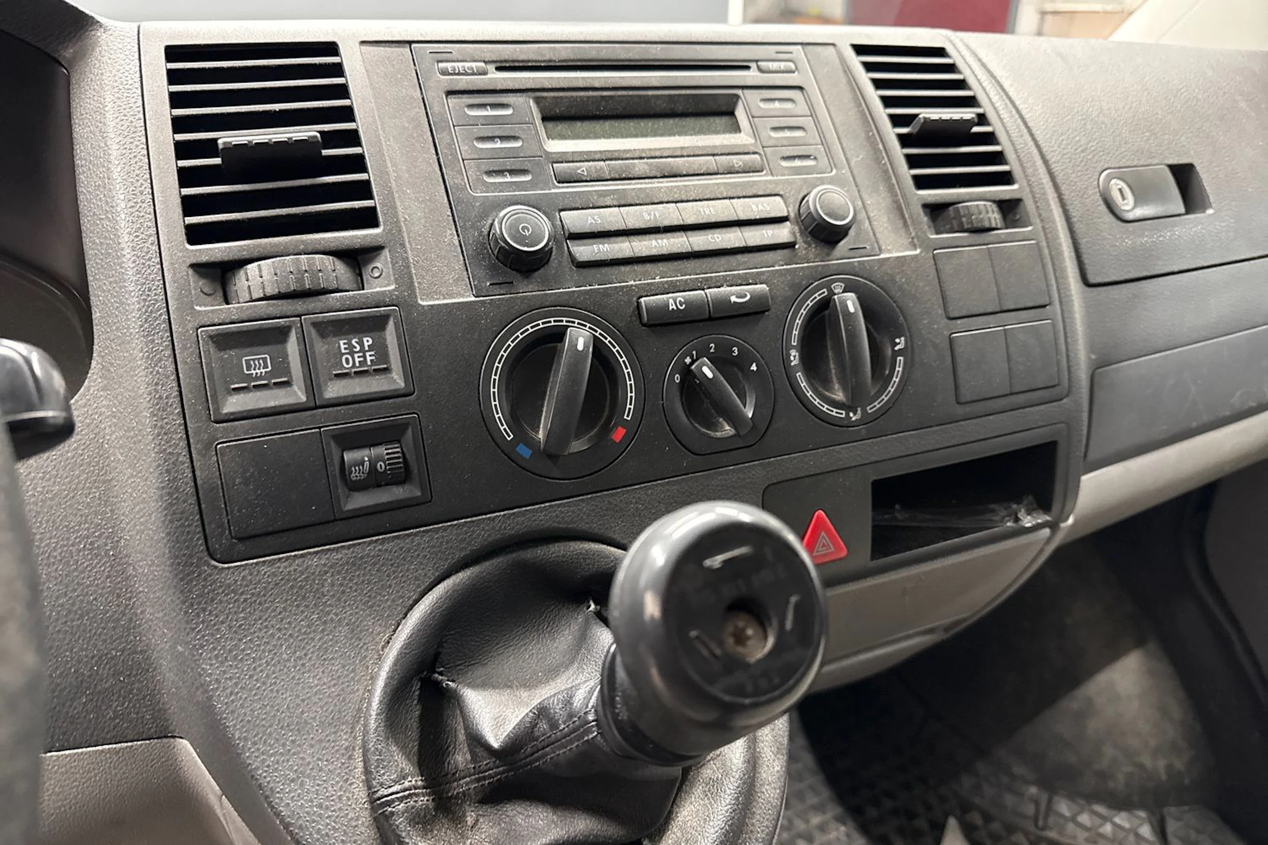 valkoinen Volkswagen Transporter 2007 kuva 18.