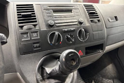 valkoinen Volkswagen Transporter 2007 kuva 18.