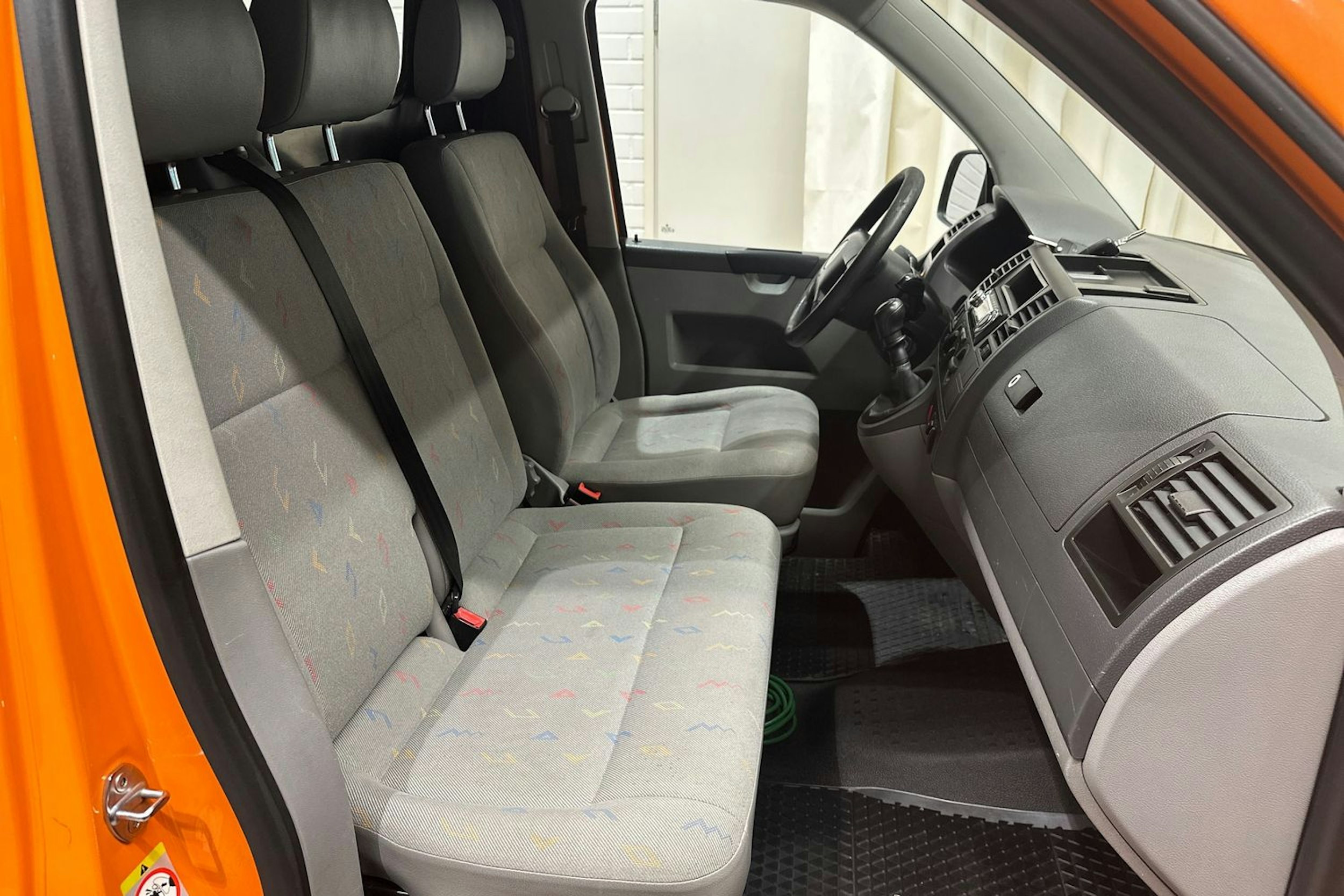 oranssi Volkswagen Transporter 2007 kuva 19.