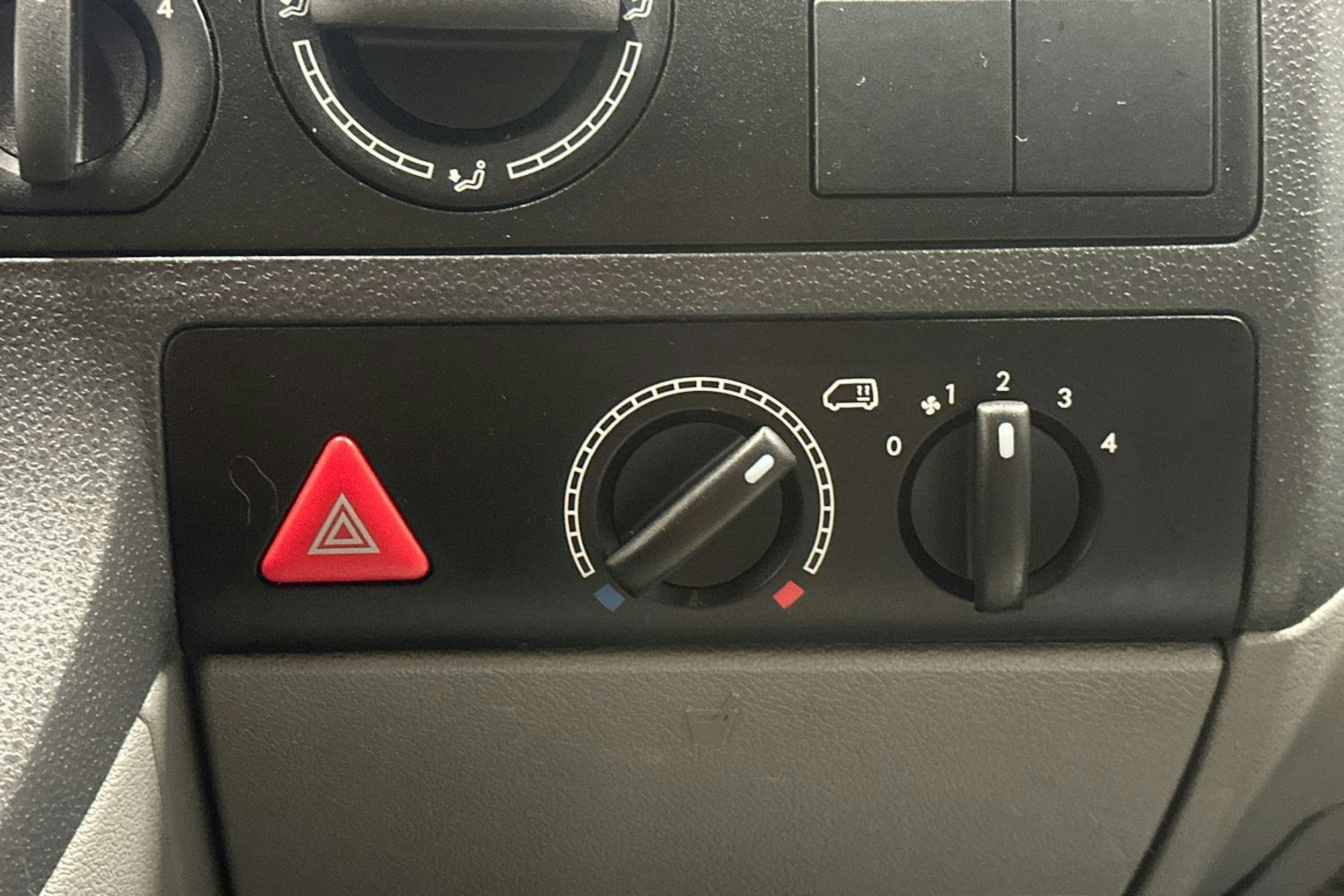oranssi Volkswagen Transporter 2007 kuva 24.
