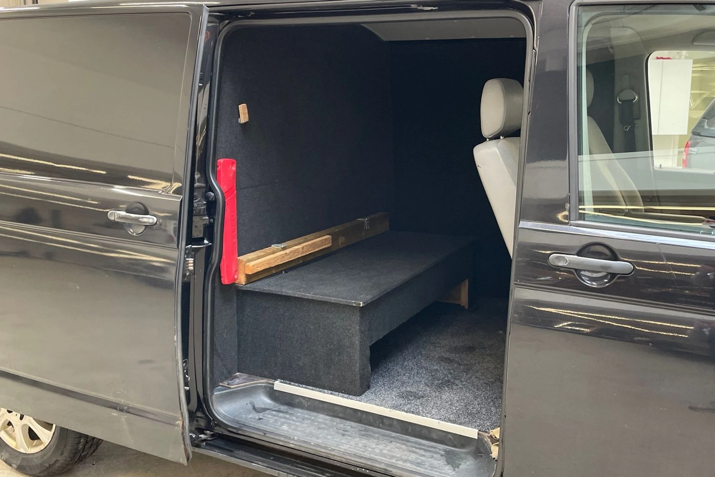 musta Volkswagen Transporter 2007 kuva 10.