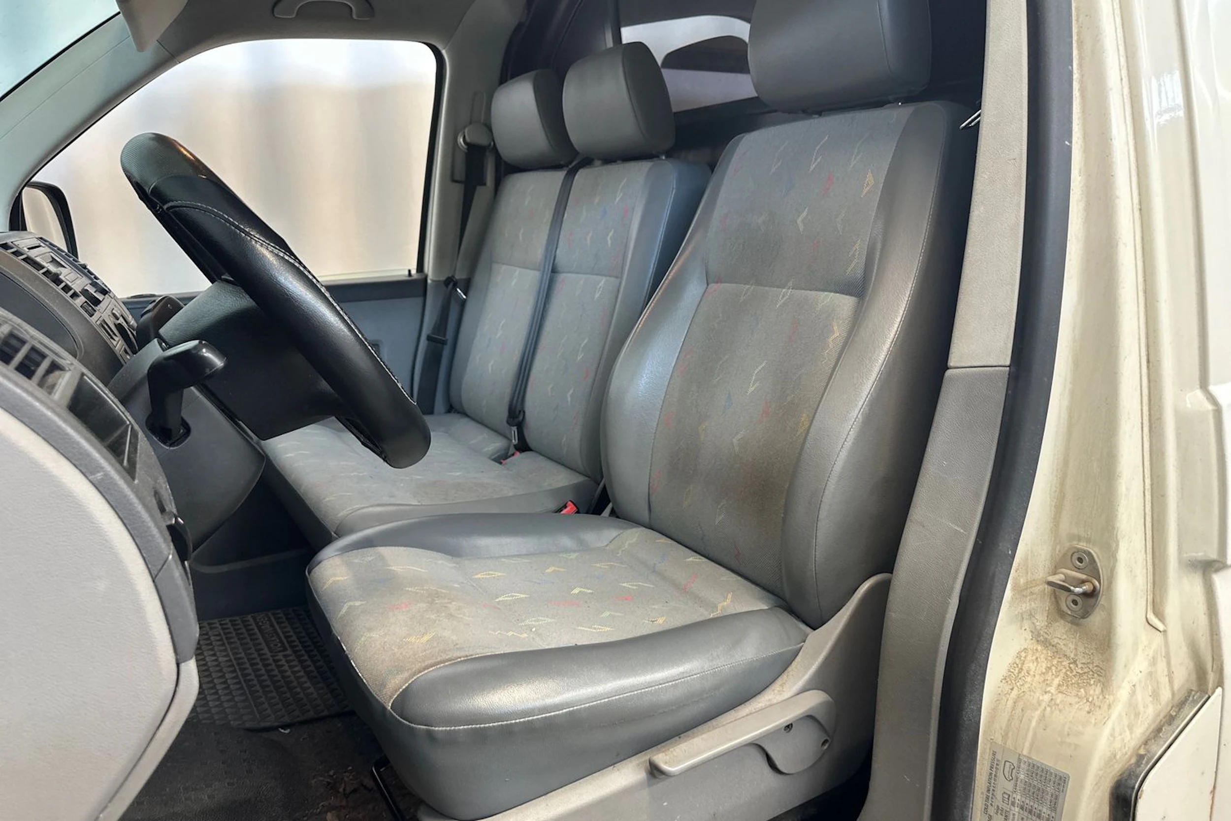valkoinen Volkswagen Transporter 2008 kuva 10.