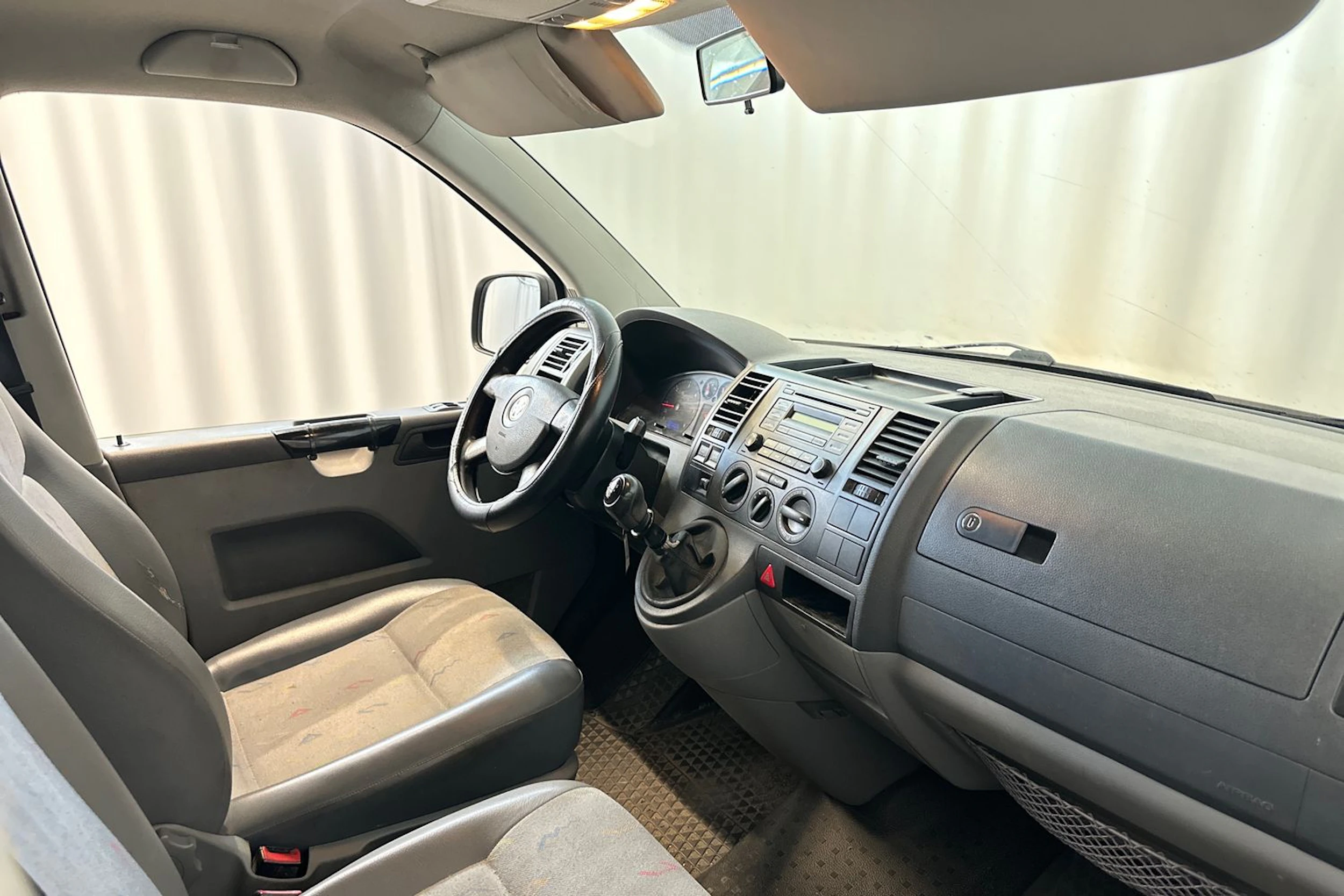 valkoinen Volkswagen Transporter 2008 kuva 11.