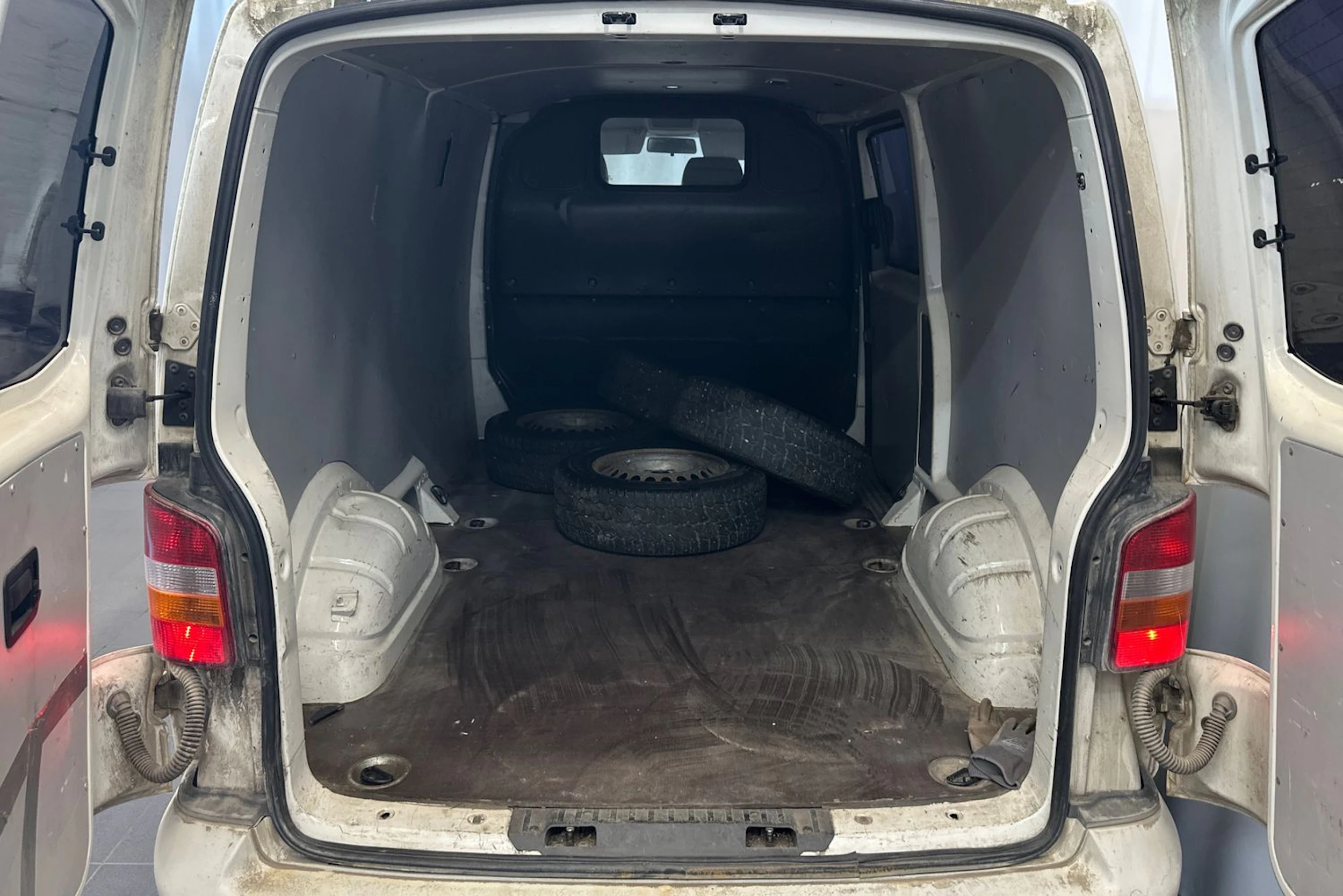 valkoinen Volkswagen Transporter 2008 kuva 14.
