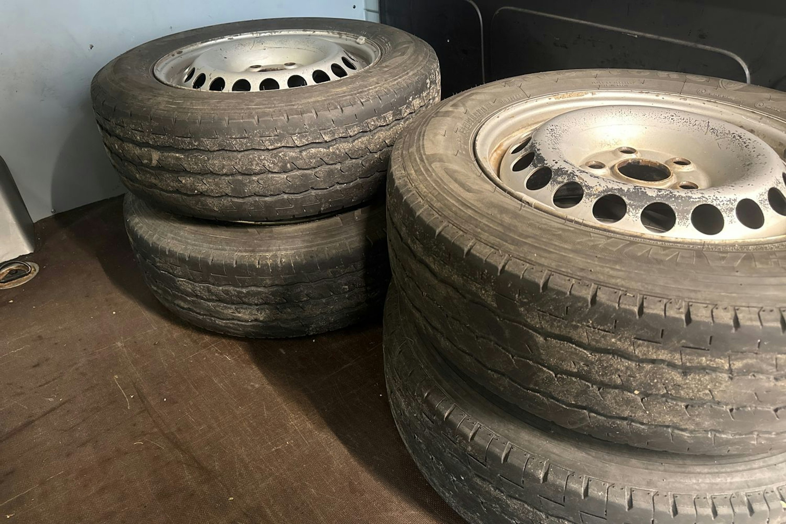 Harmaa Volkswagen Transporter 2008 kuva 21.