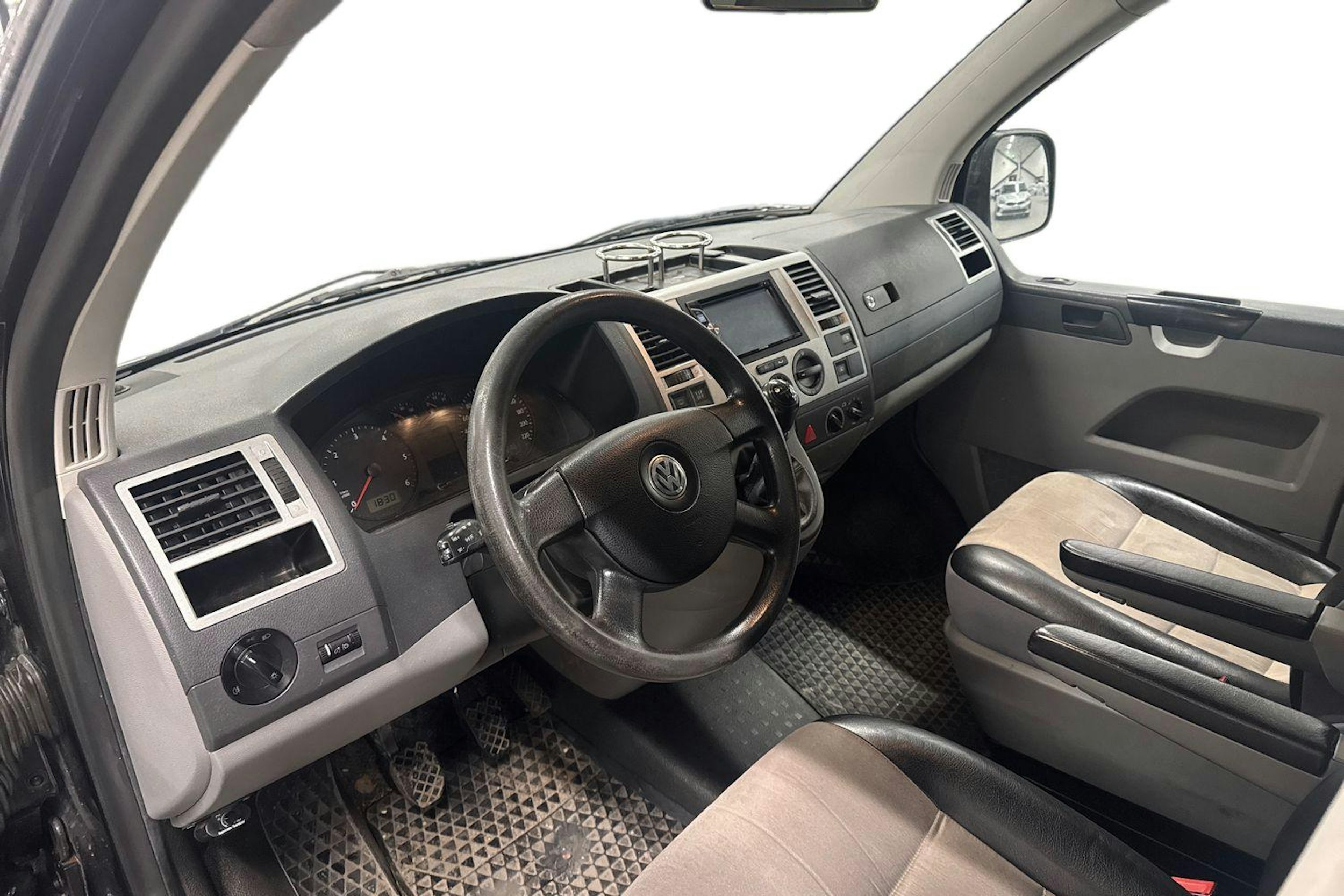 musta Volkswagen Transporter 2008 kuva 3.