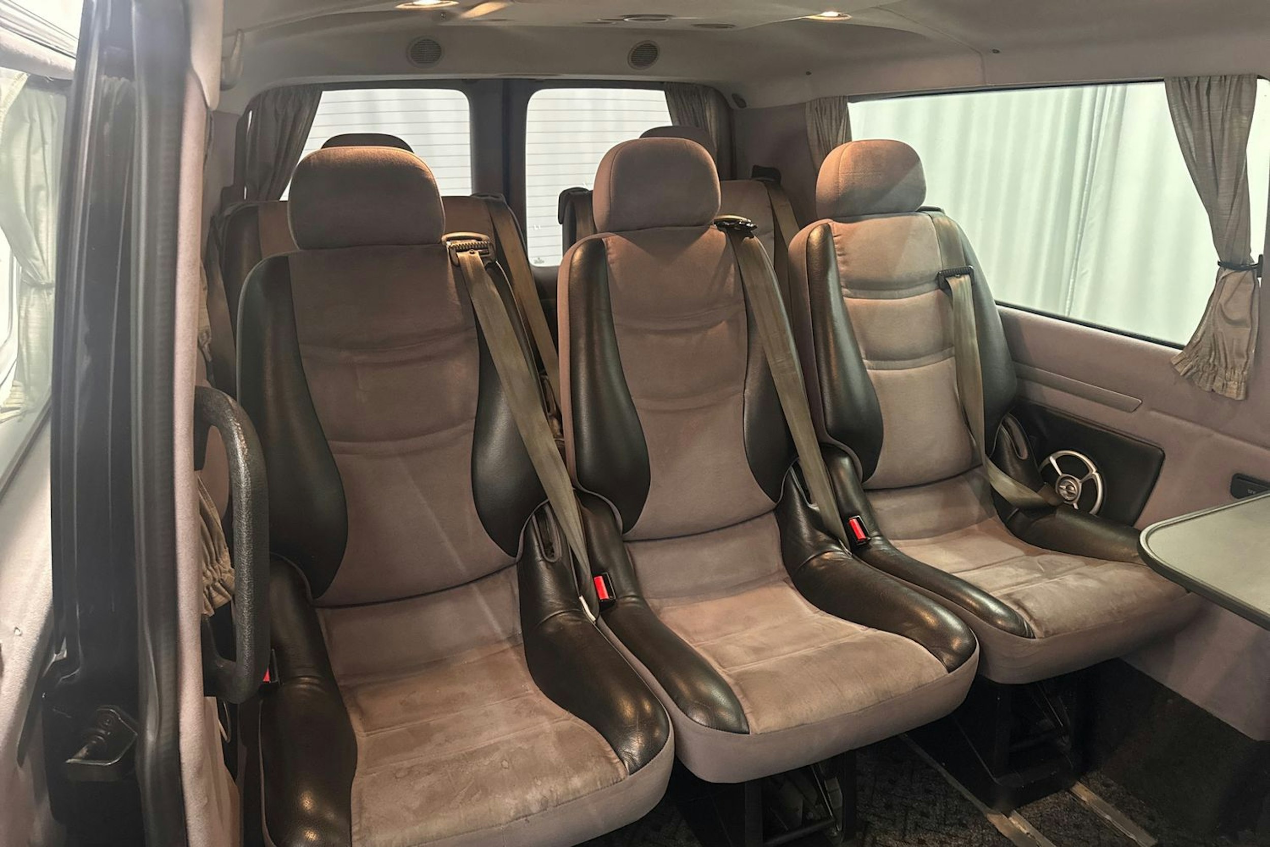 musta Volkswagen Transporter 2008 kuva 16.