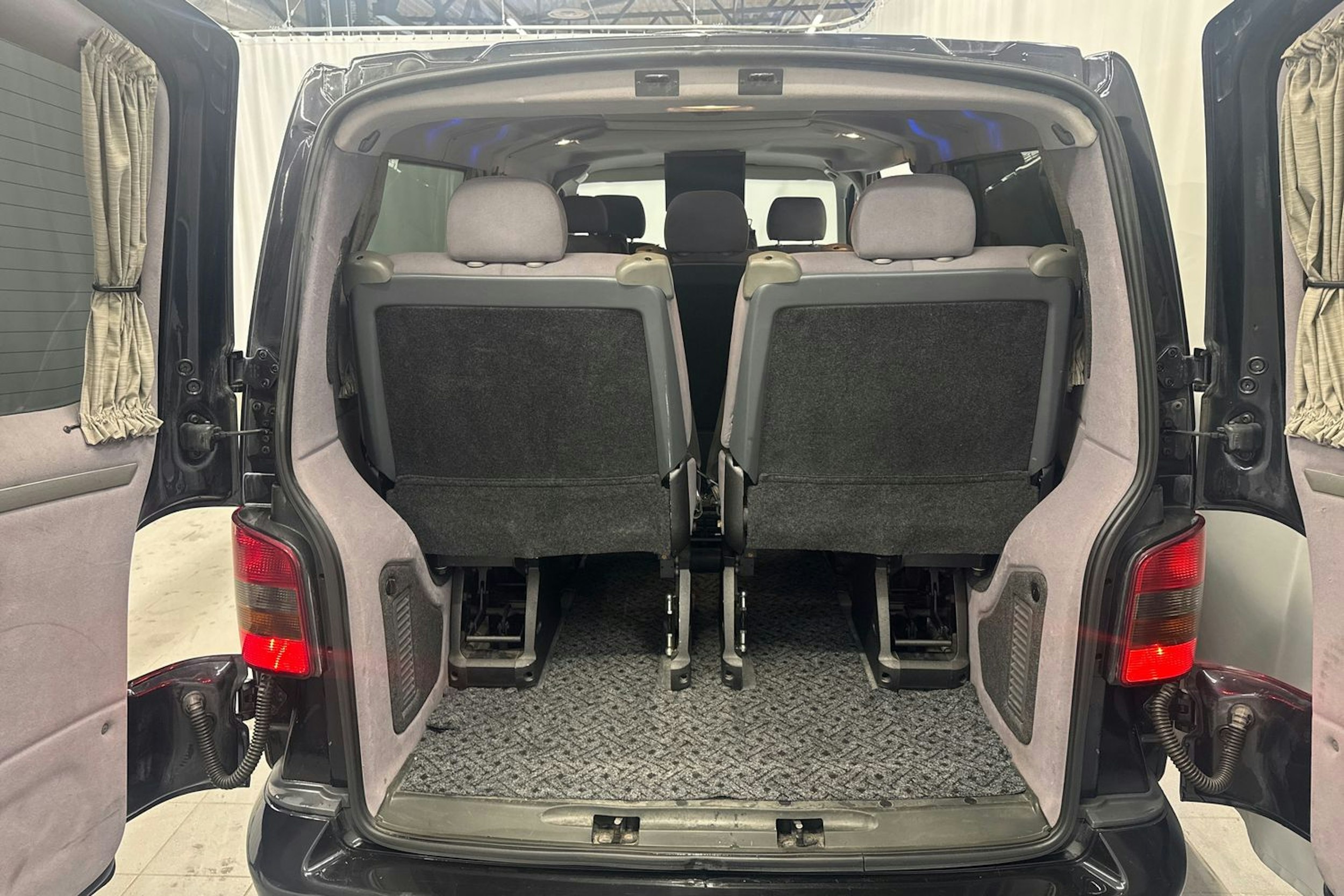 musta Volkswagen Transporter 2008 kuva 17.