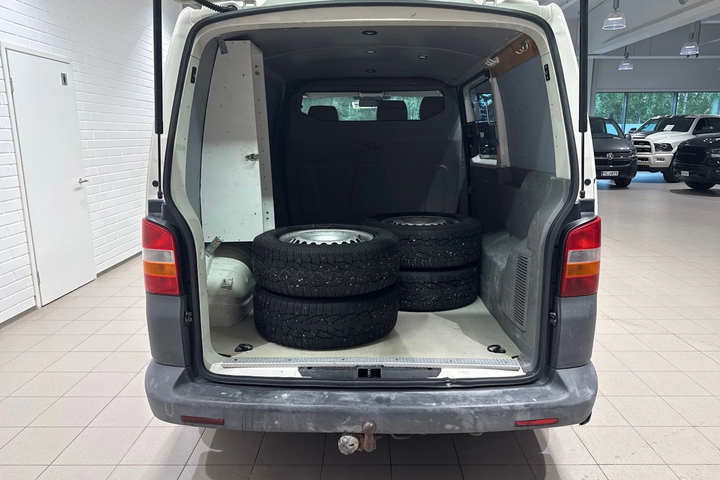 valkoinen Volkswagen Transporter 2008 kuva 16.