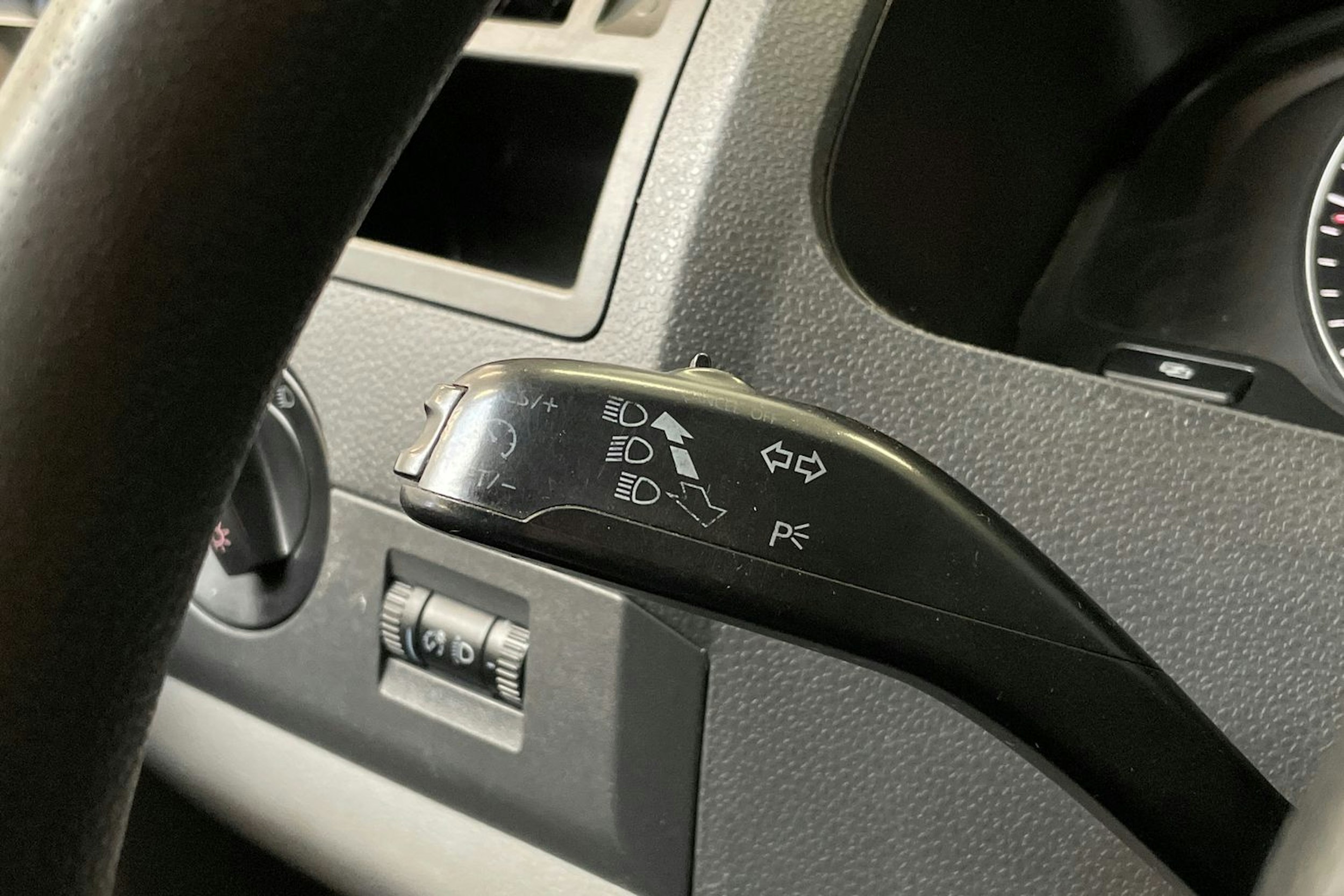 sininen Volkswagen Transporter 2009 kuva 20.